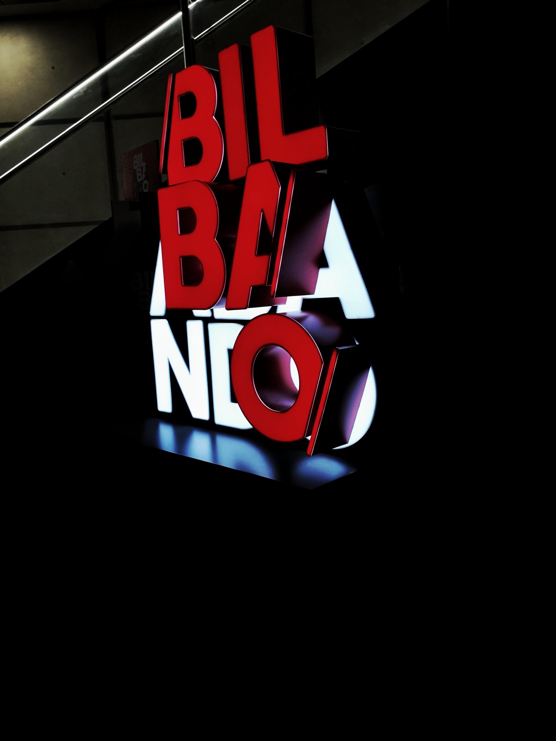 Metro Bilbao. Estación Zazpikaleak/Casco Viejo  @metrobilbaoeus – Fotografia Creativa Movil en Bilbao| Ibarakaldo