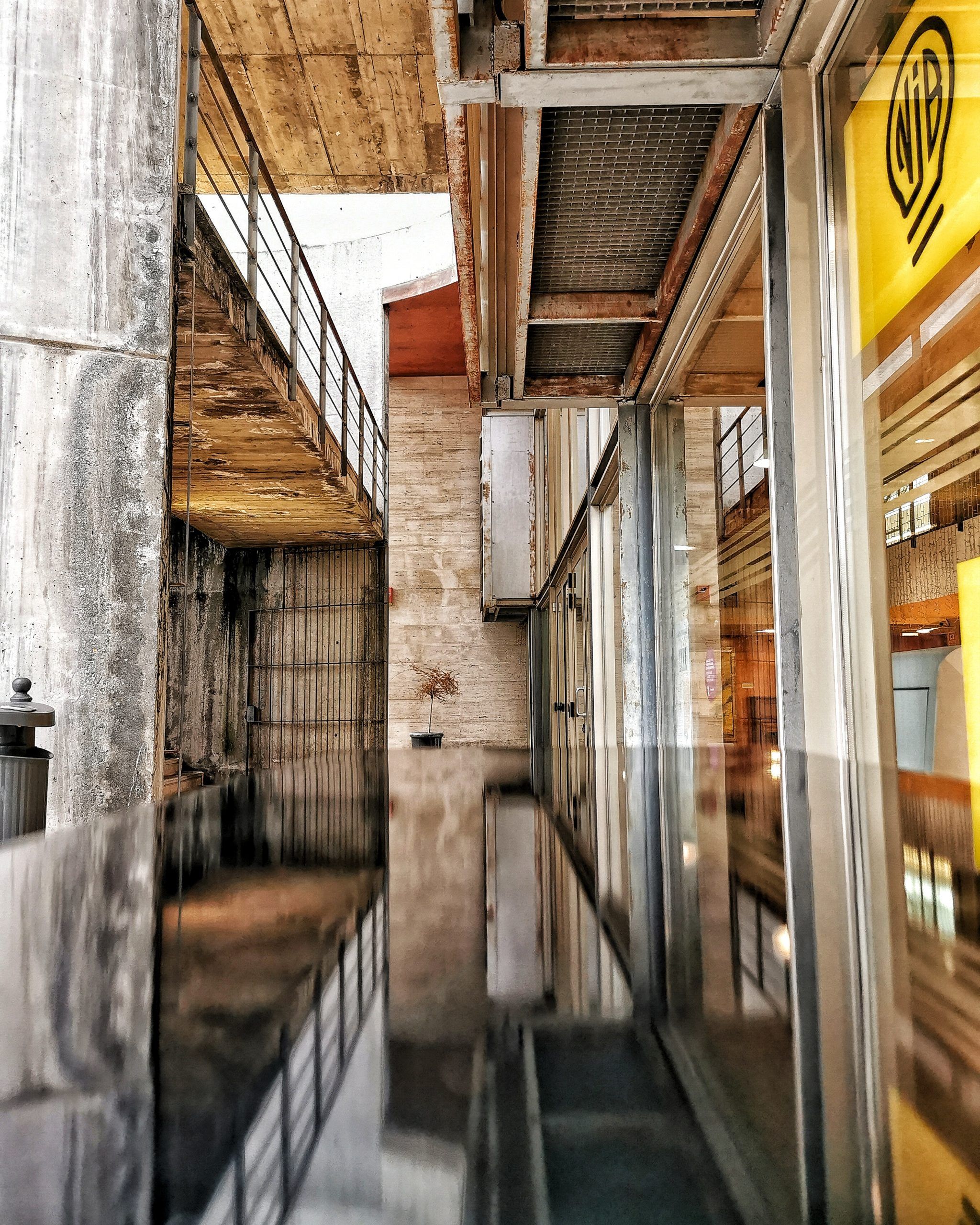 Reflejos 2 – Fotografía creativa móvil en Barakaldo | Ibarakaldo