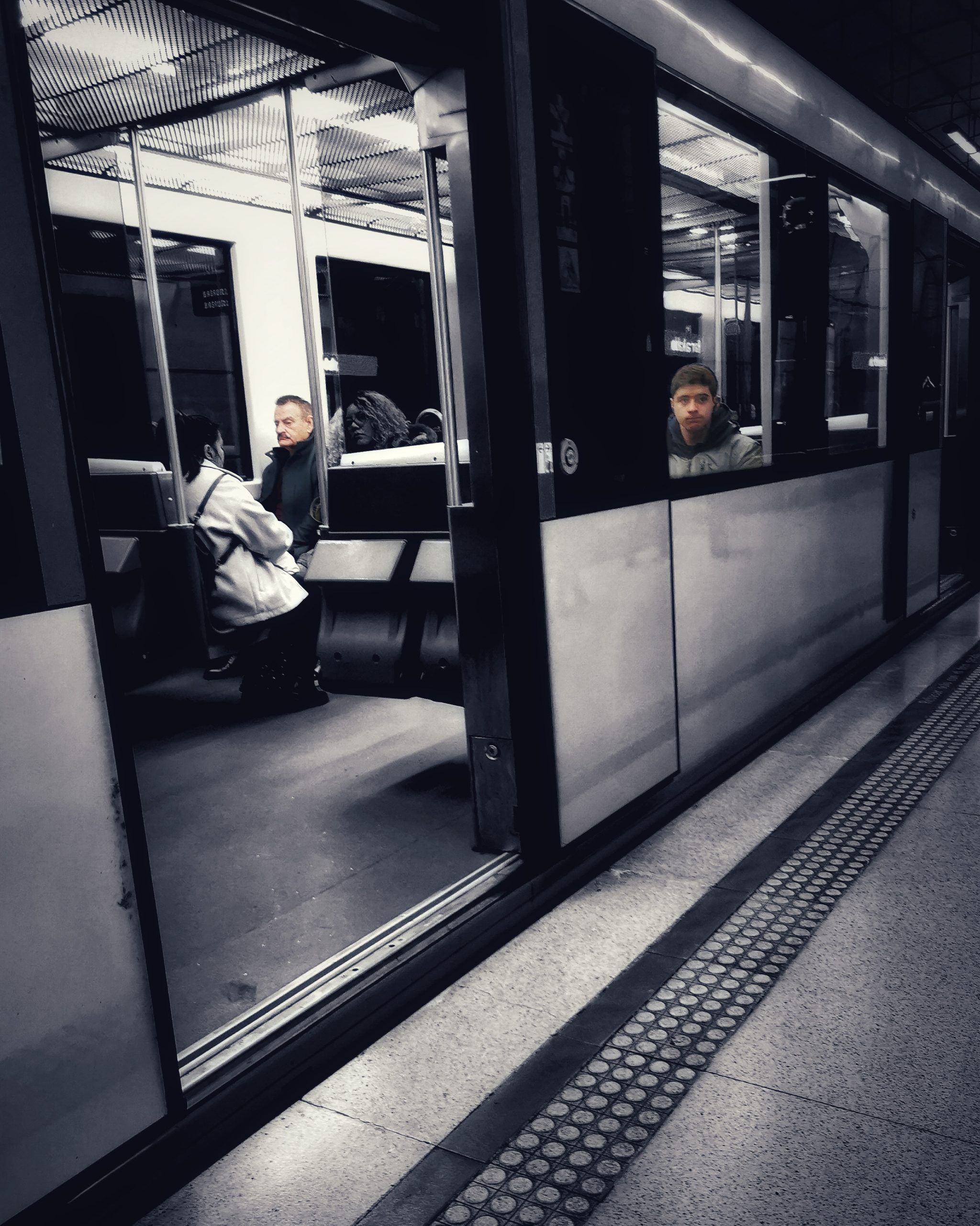 Jende – Gente 10 | Historias Urbanas en el Metro | Fotografia Creativa movil Ibarakaldo