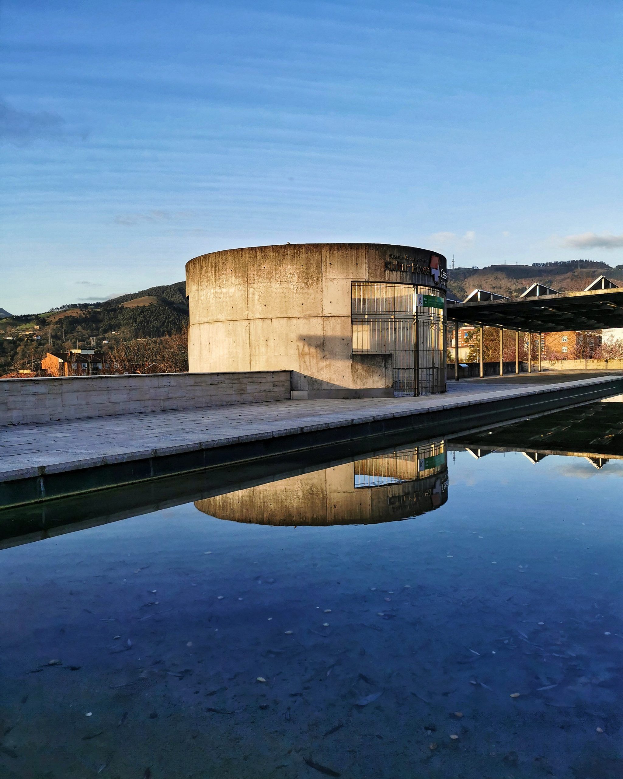 Reflejos 14 – Fotografía creativa móvil en Barakaldo | Ibarakaldo