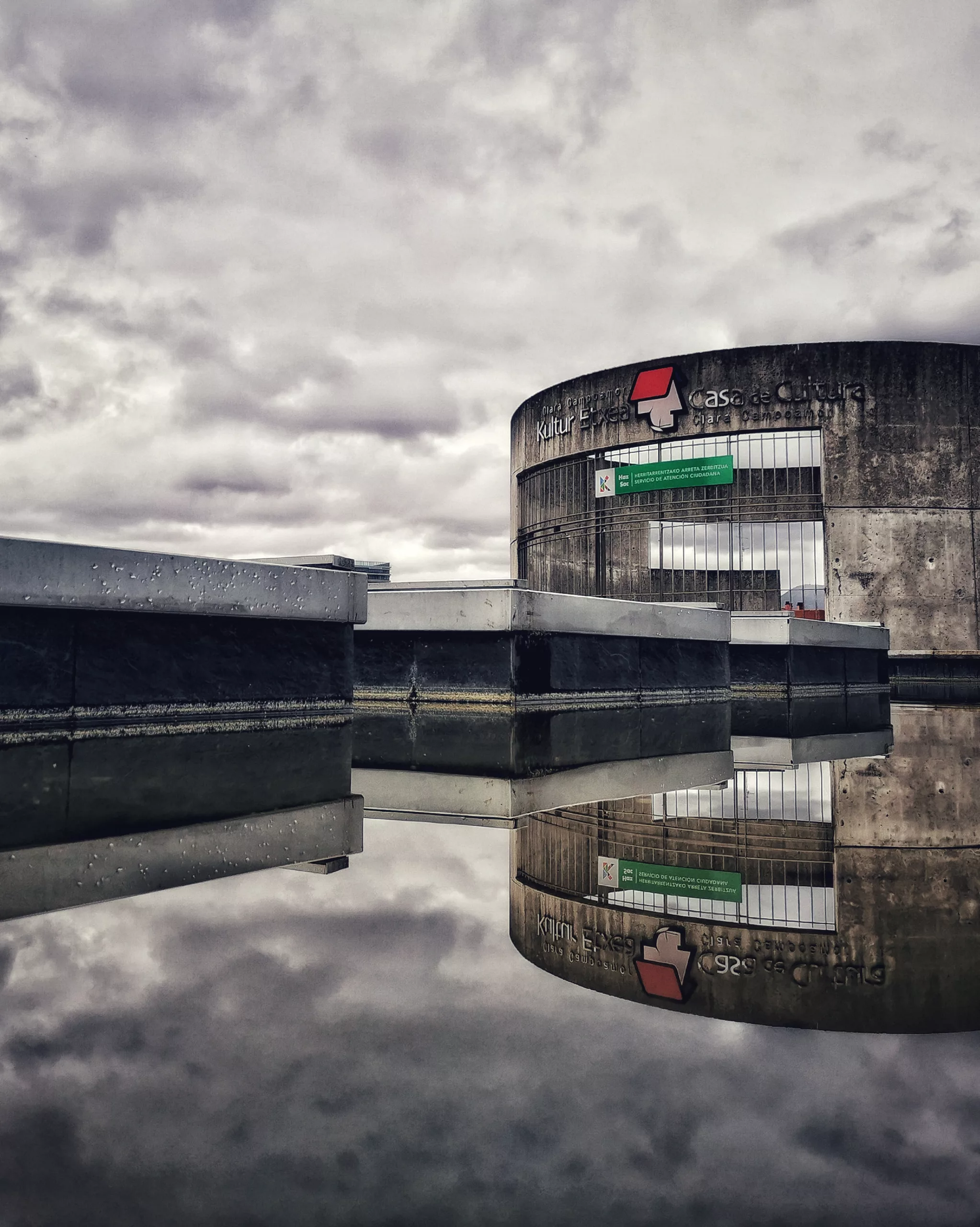 Reflejos 31 – Fotografía creativa móvil en Barakaldo | Ibarakaldo