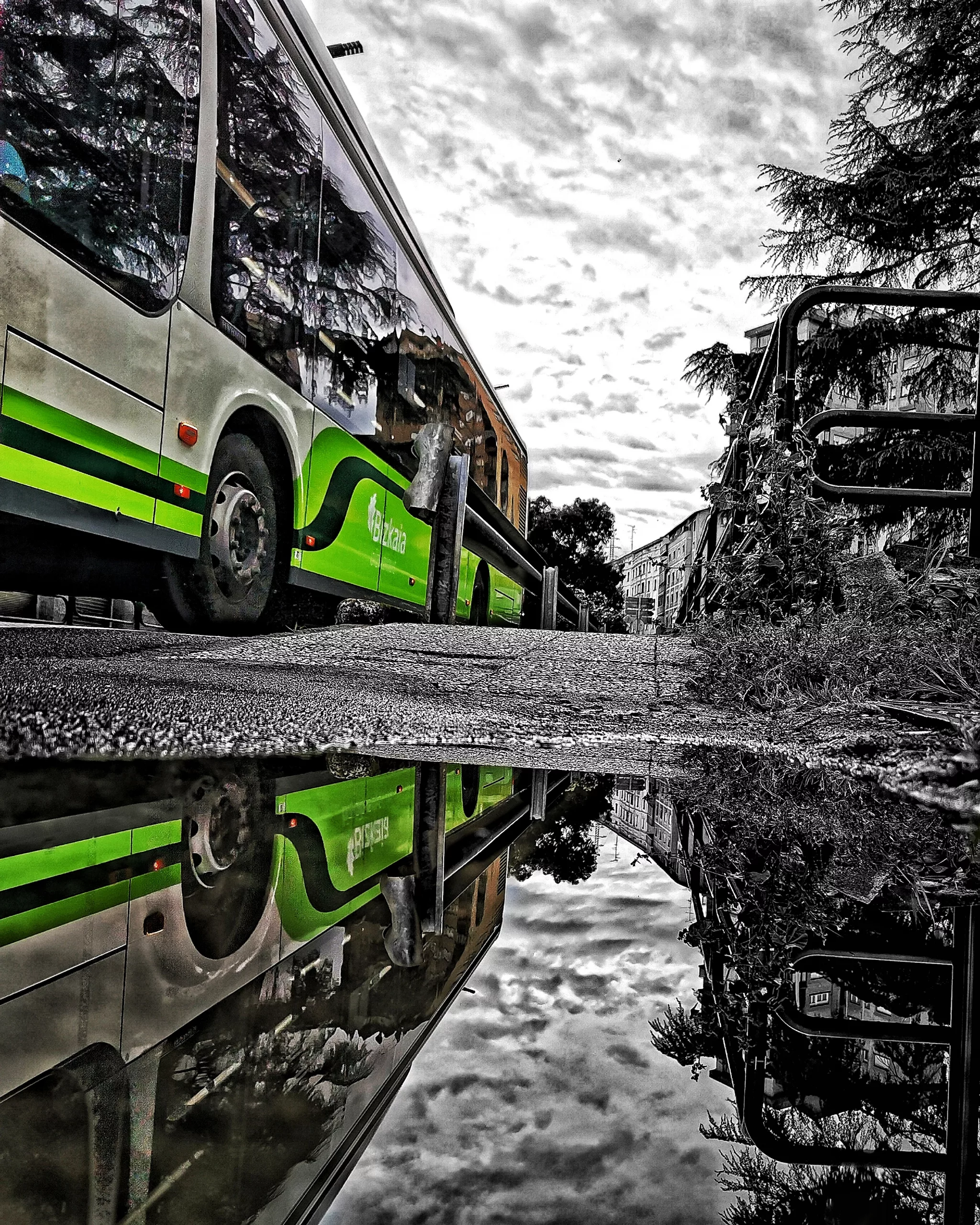 Bus Splash 2 – Fotografía creativa móvil en Barakaldo | Ibarakaldo