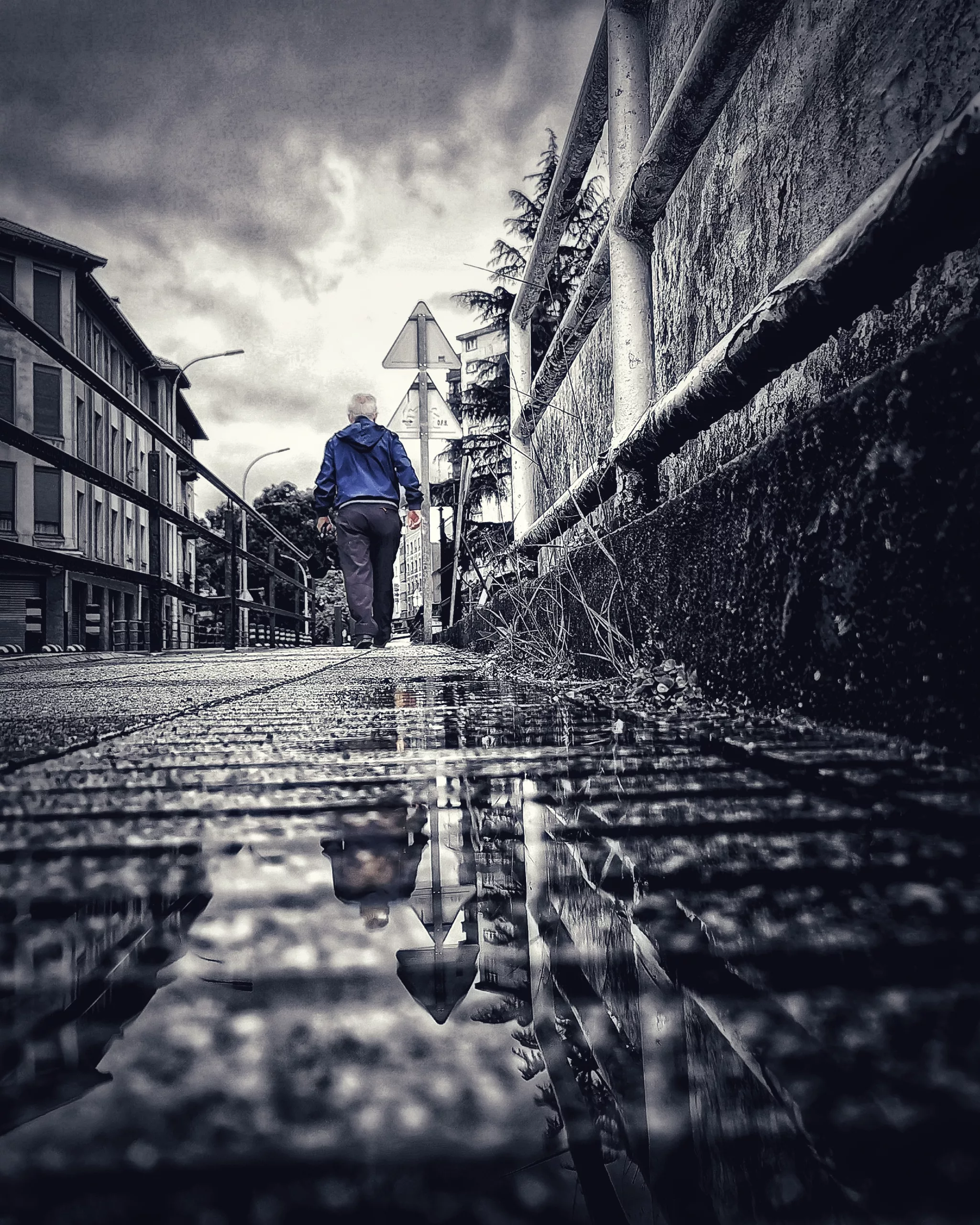 Urban Walker 2….  | Momentos Splash. Fotografía Creativa Ibarakaldo