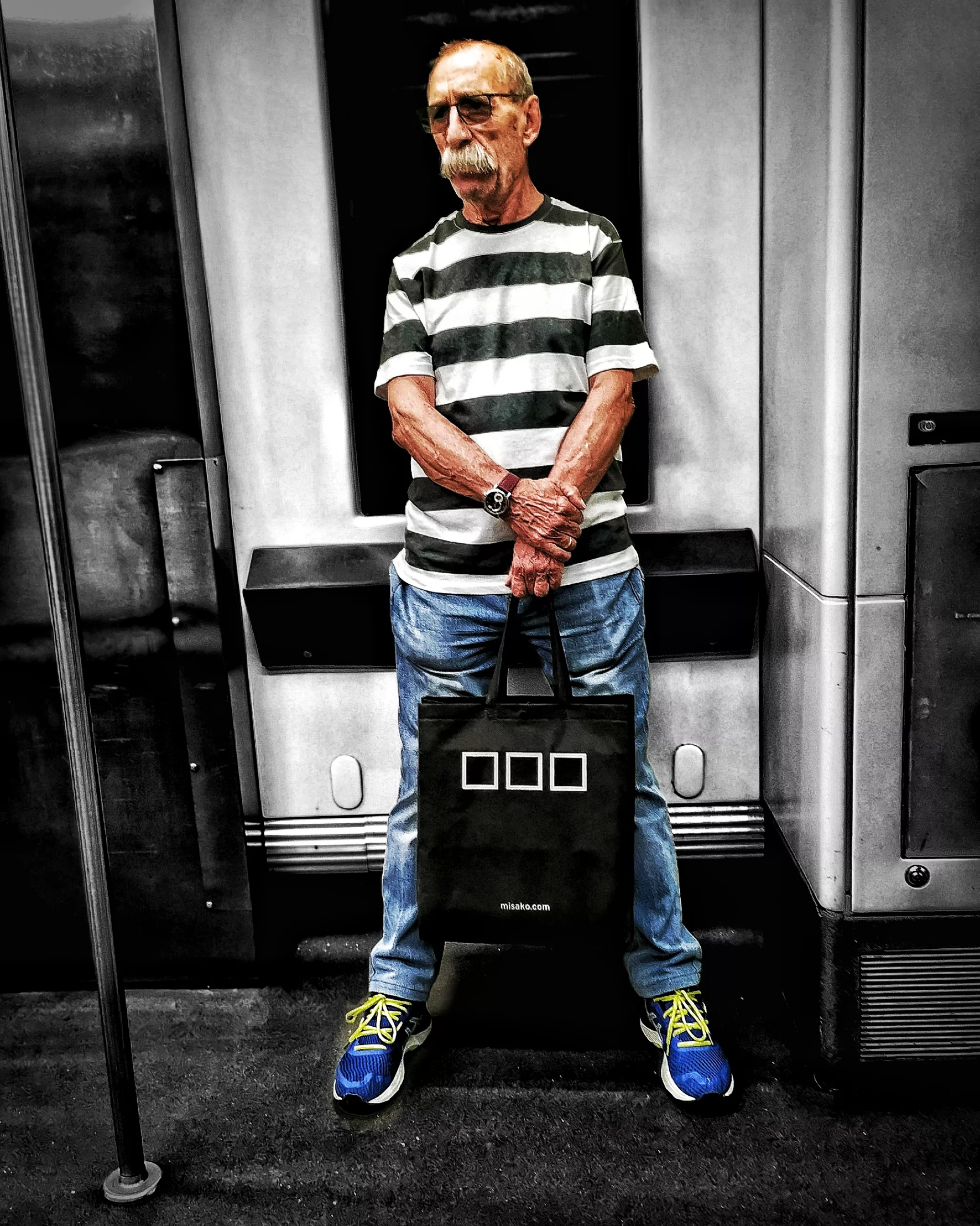 Jende – Gente 27  | Historias Urbanas en el Metro | Fotografia Creativa movil Ibarakaldo