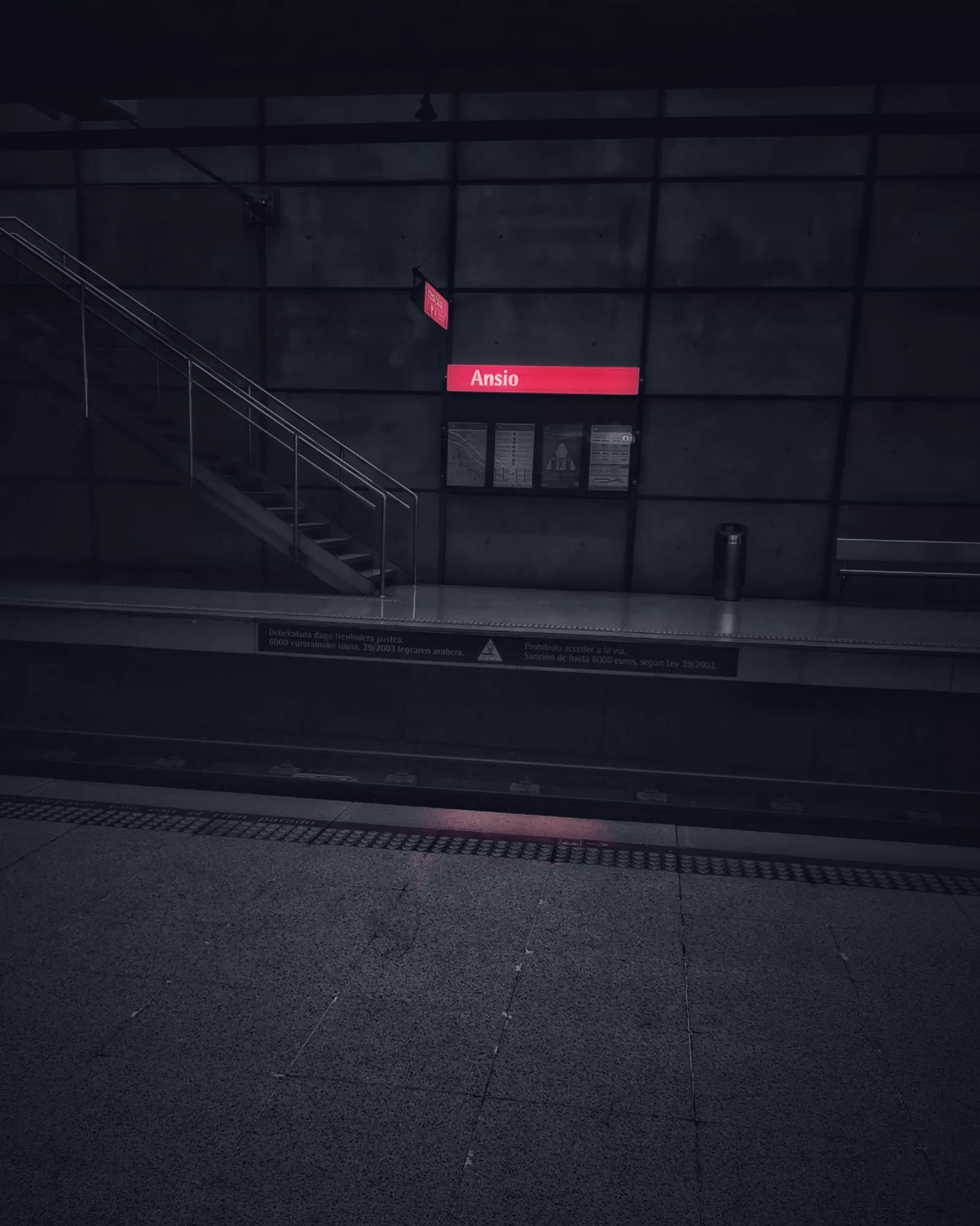 Alone. ANSIO. @metrobilbaoeus | Momentos Splash. Fotografía Creativa Ibarakaldo