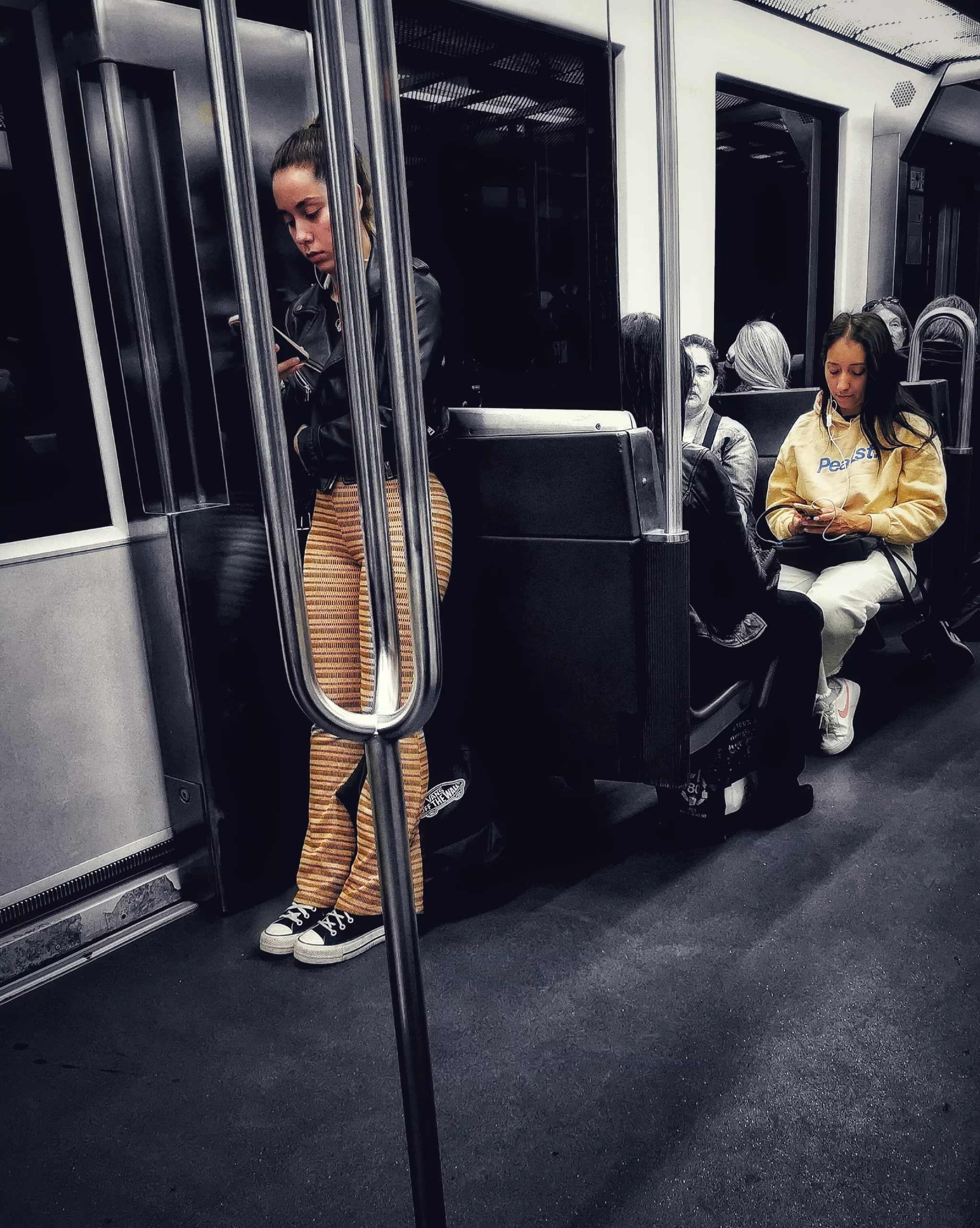 Jende – Gente 34  | Historias Urbanas en el Metro | Fotografia Creativa movil Ibarakaldo