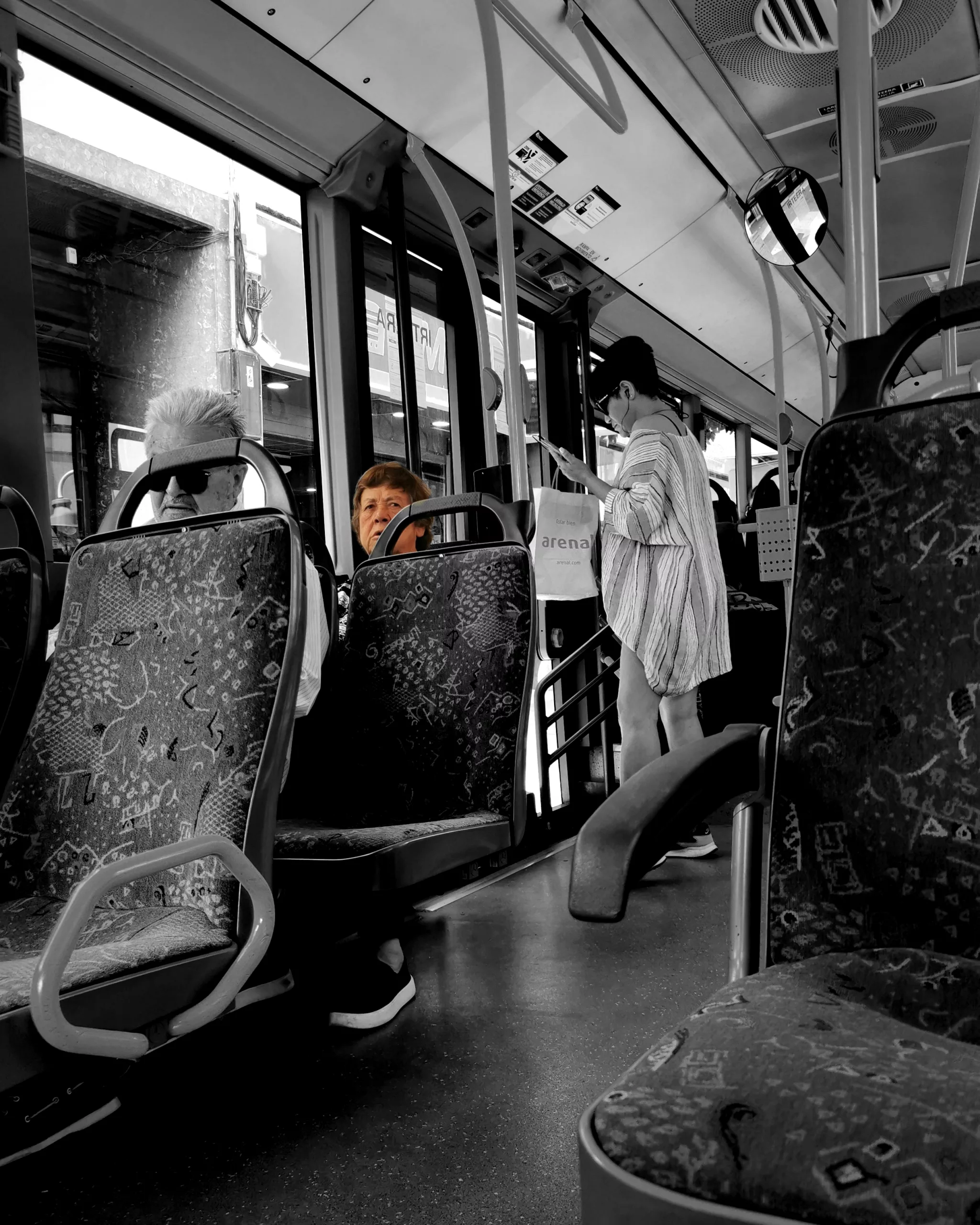 Bus Story 2/3 | Historias Urbanas en Barakaldo | Fotografia Creativa movil Ibarakaldo