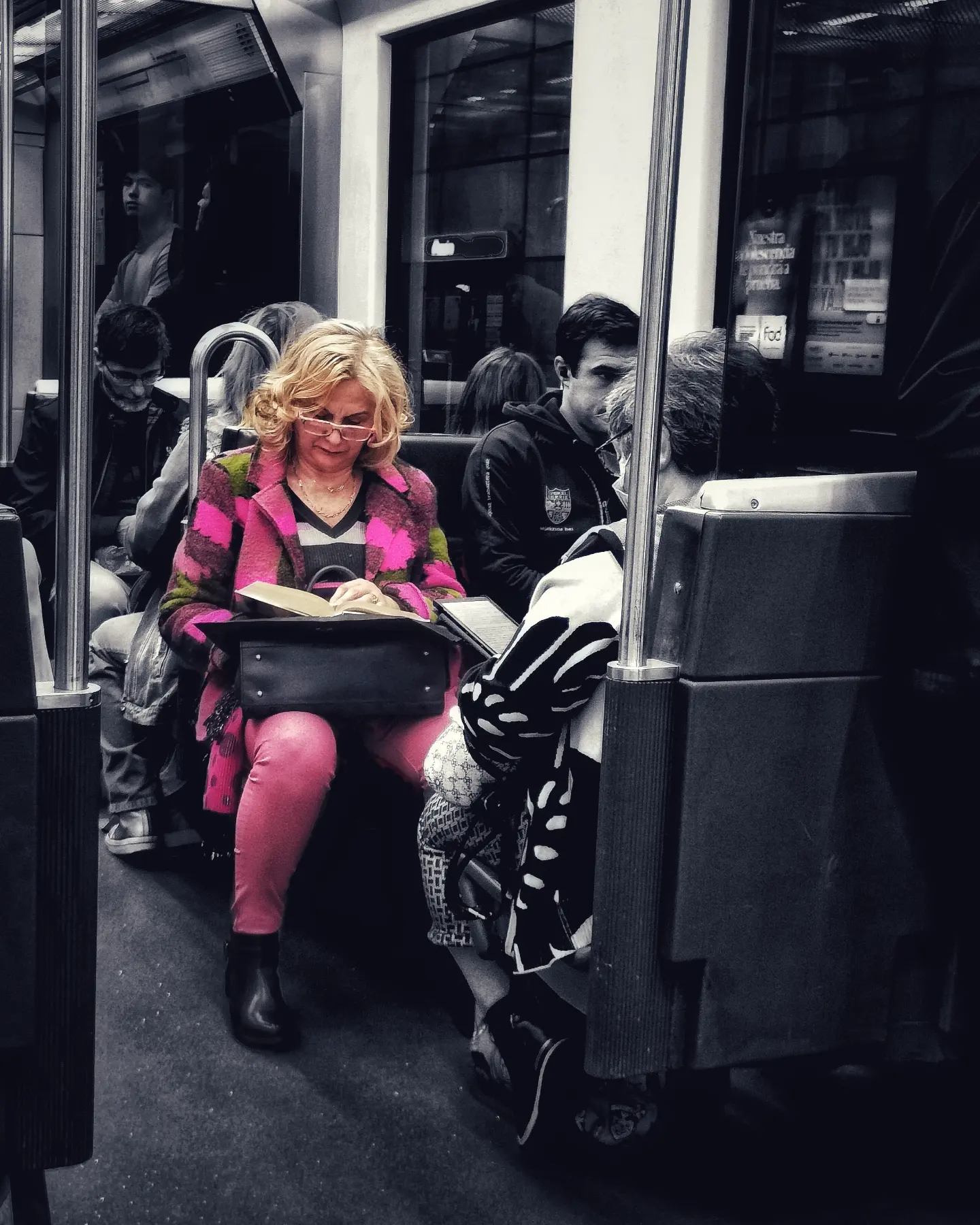 Jende – Gente 28  | Historias Urbanas en el Metro | Fotografia Creativa movil Ibarakaldo
