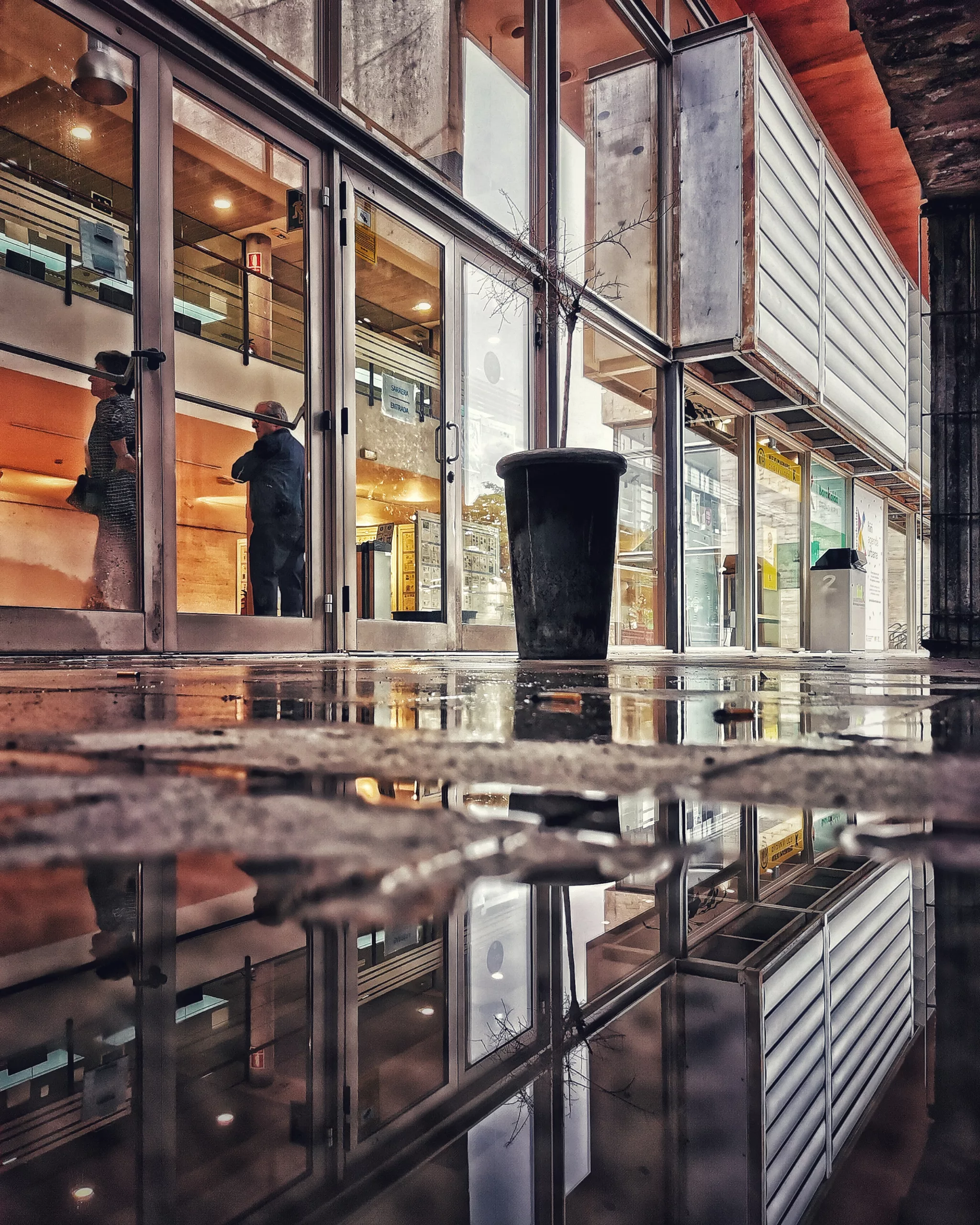 Reflejos 47 – Fotografía creativa móvil en Barakaldo | Ibarakaldo