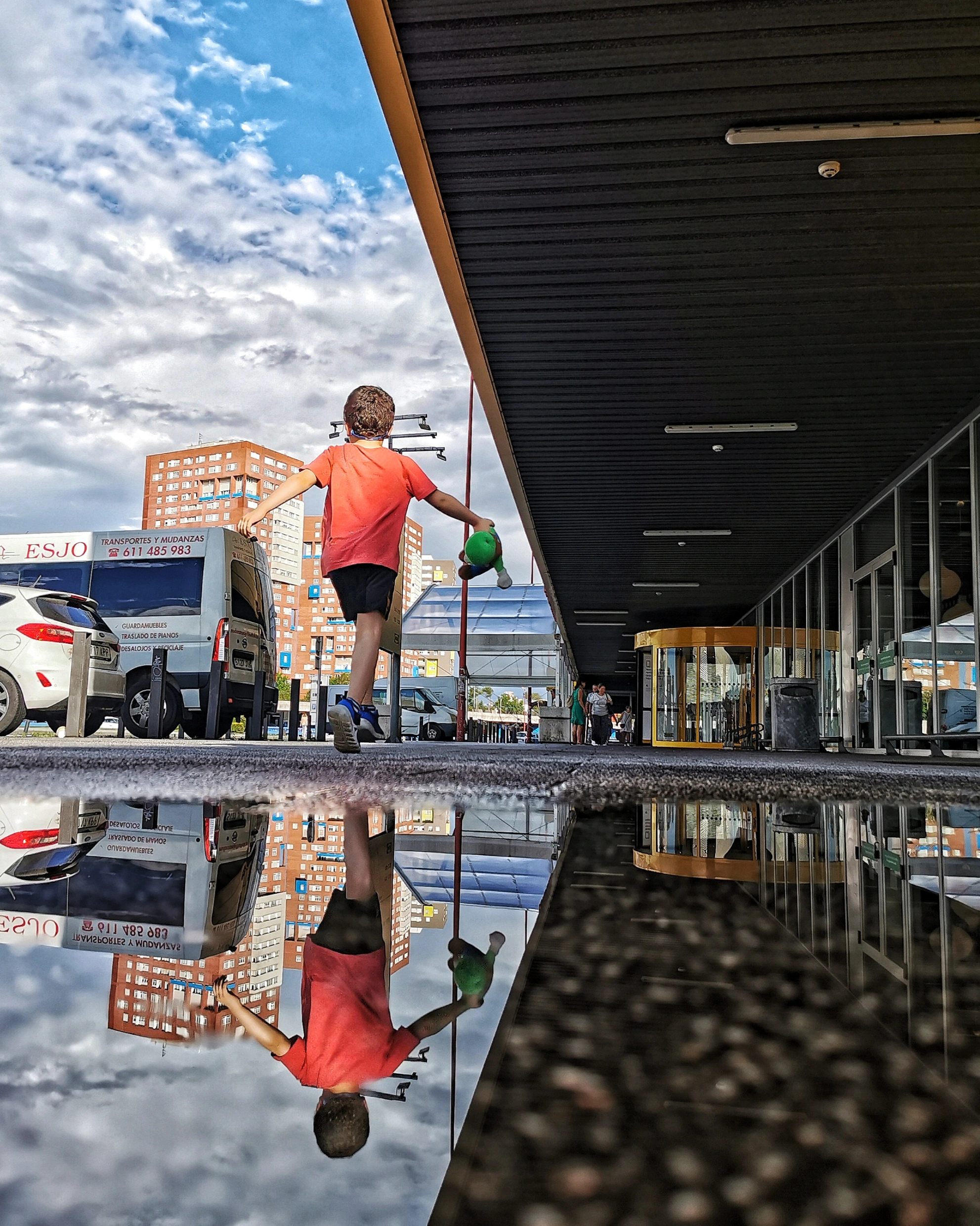 Reflejos 50 – Fotografía creativa móvil en Barakaldo | Ibarakaldo