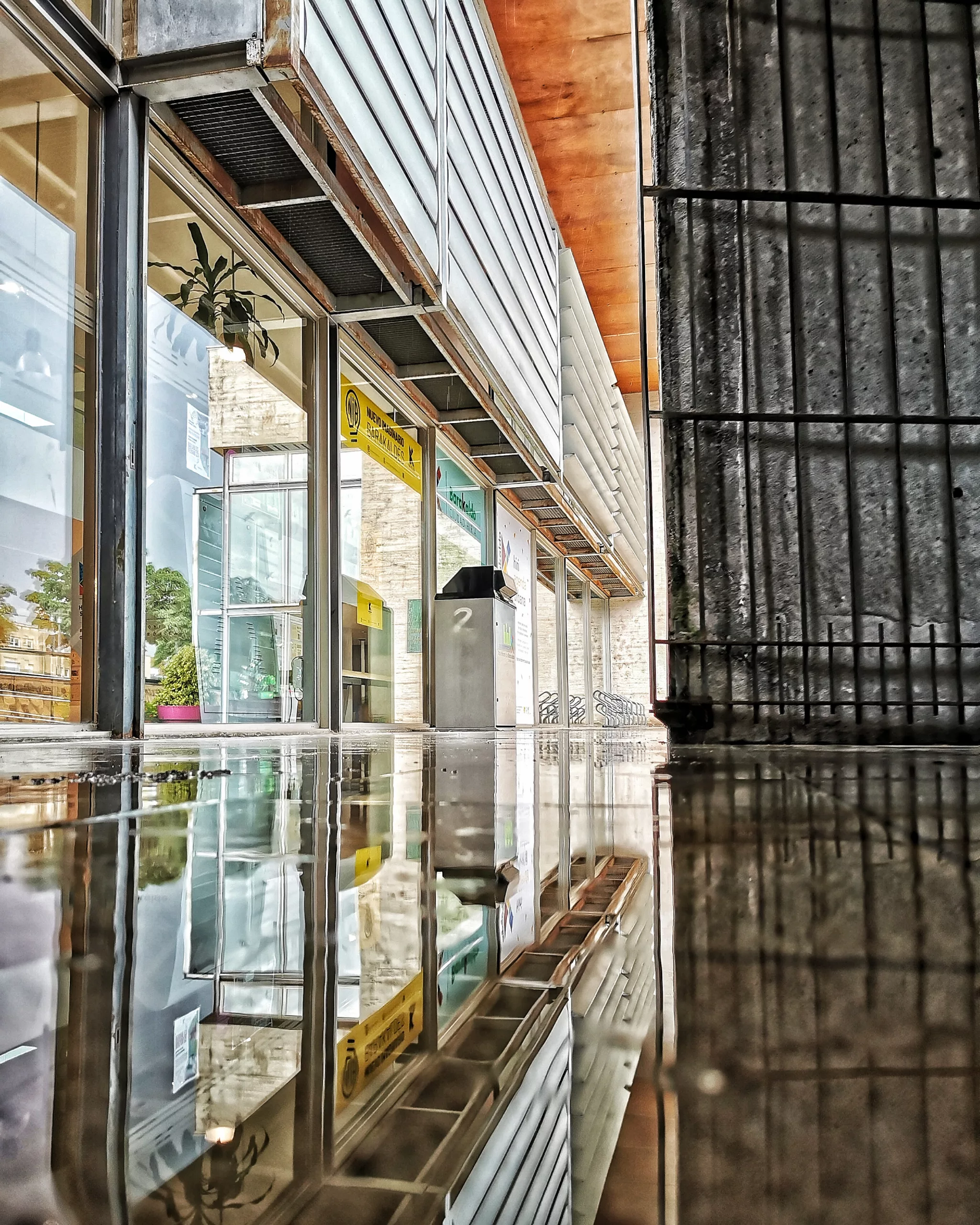 Reflejos 65 – Fotografía creativa móvil en Barakaldo | Ibarakaldo