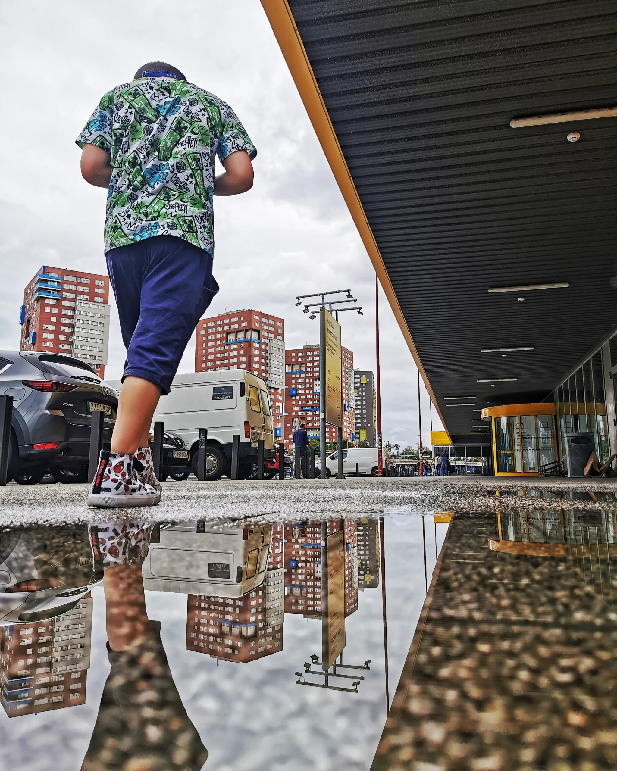 Reflejos 76 – Fotografía creativa móvil en Barakaldo | Ibarakaldo