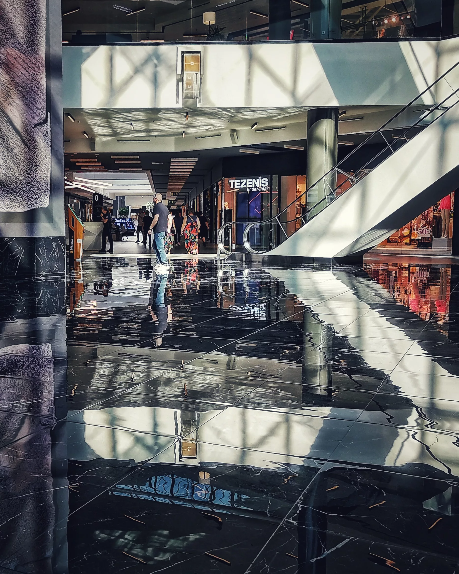 Reflejos 82 – Fotografía creativa móvil en Barakaldo | Ibarakaldo