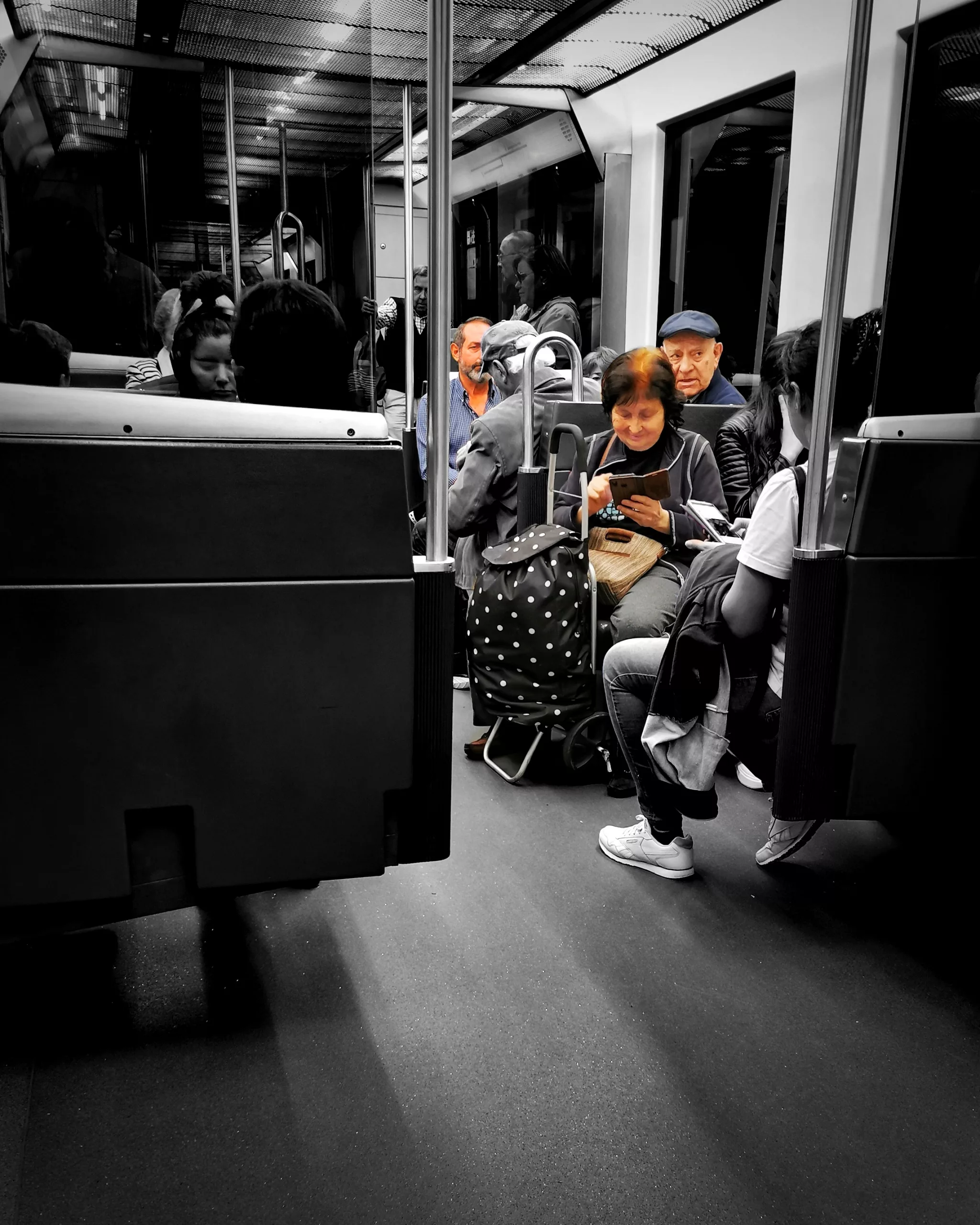 Jende – Gente 50 | Historias Urbanas en el Metro | Fotografia Creativa movil Ibarakaldo