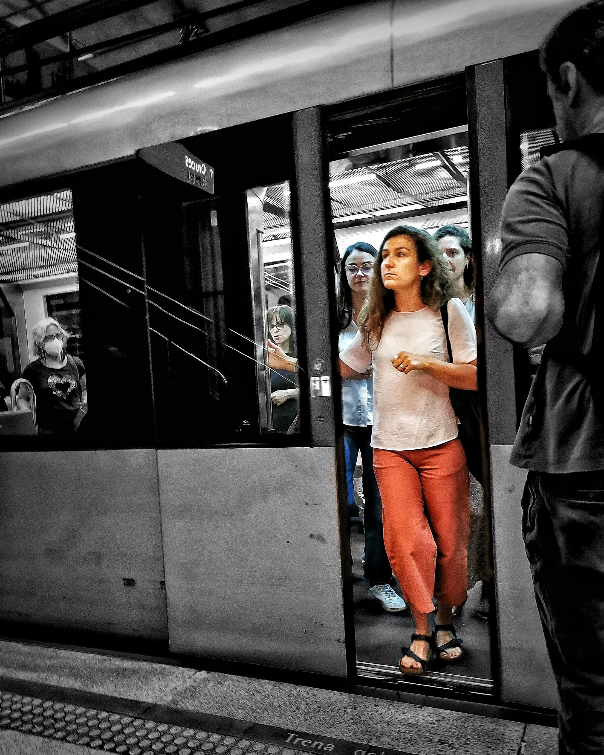 Jende – Gente 58   | Historias Urbanas en el Metro | Fotografia Creativa movil Ibarakaldo