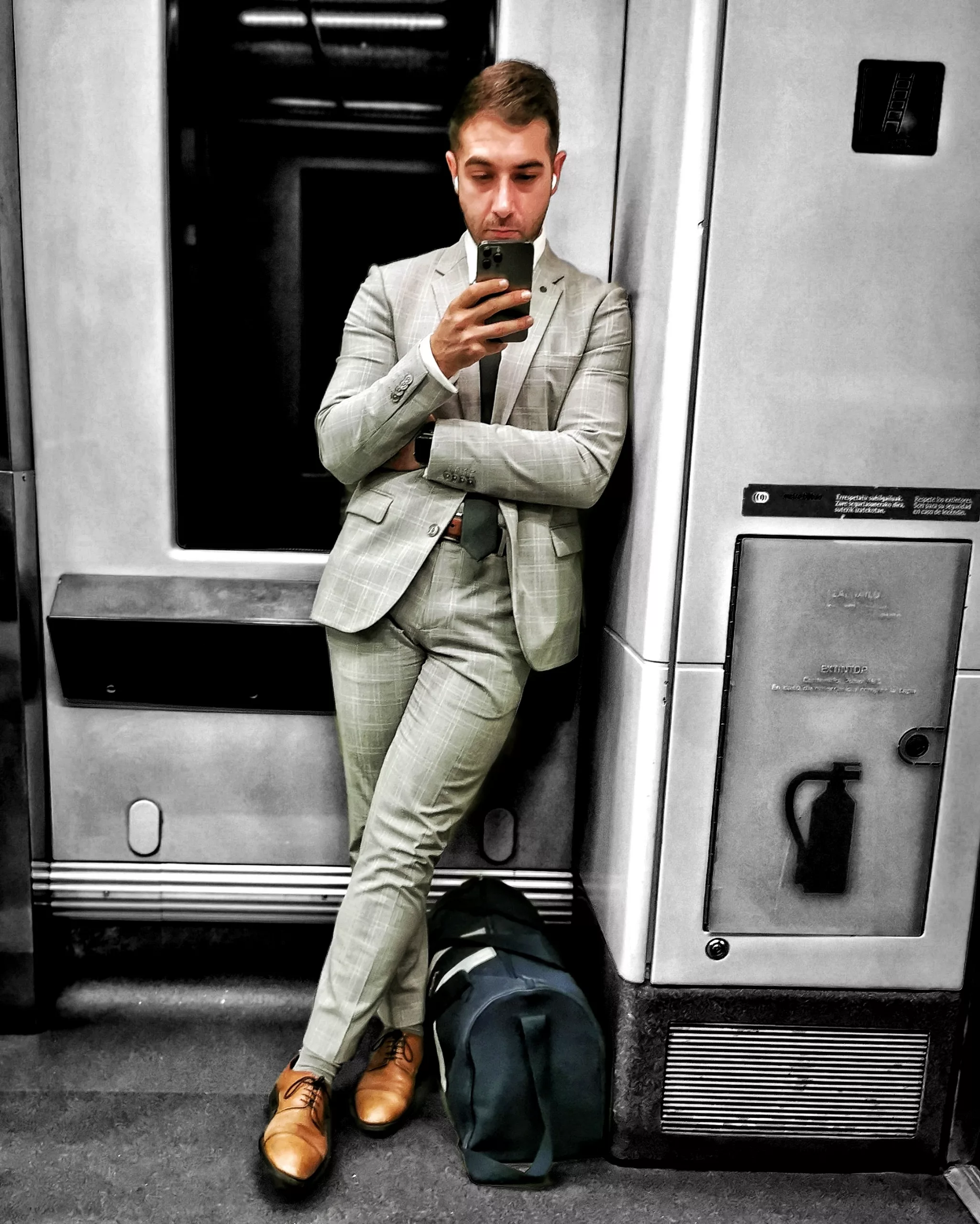 Gentleman  |  Historias Urbanas en el Metro | Fotografia Creativa movil Ibarakaldo