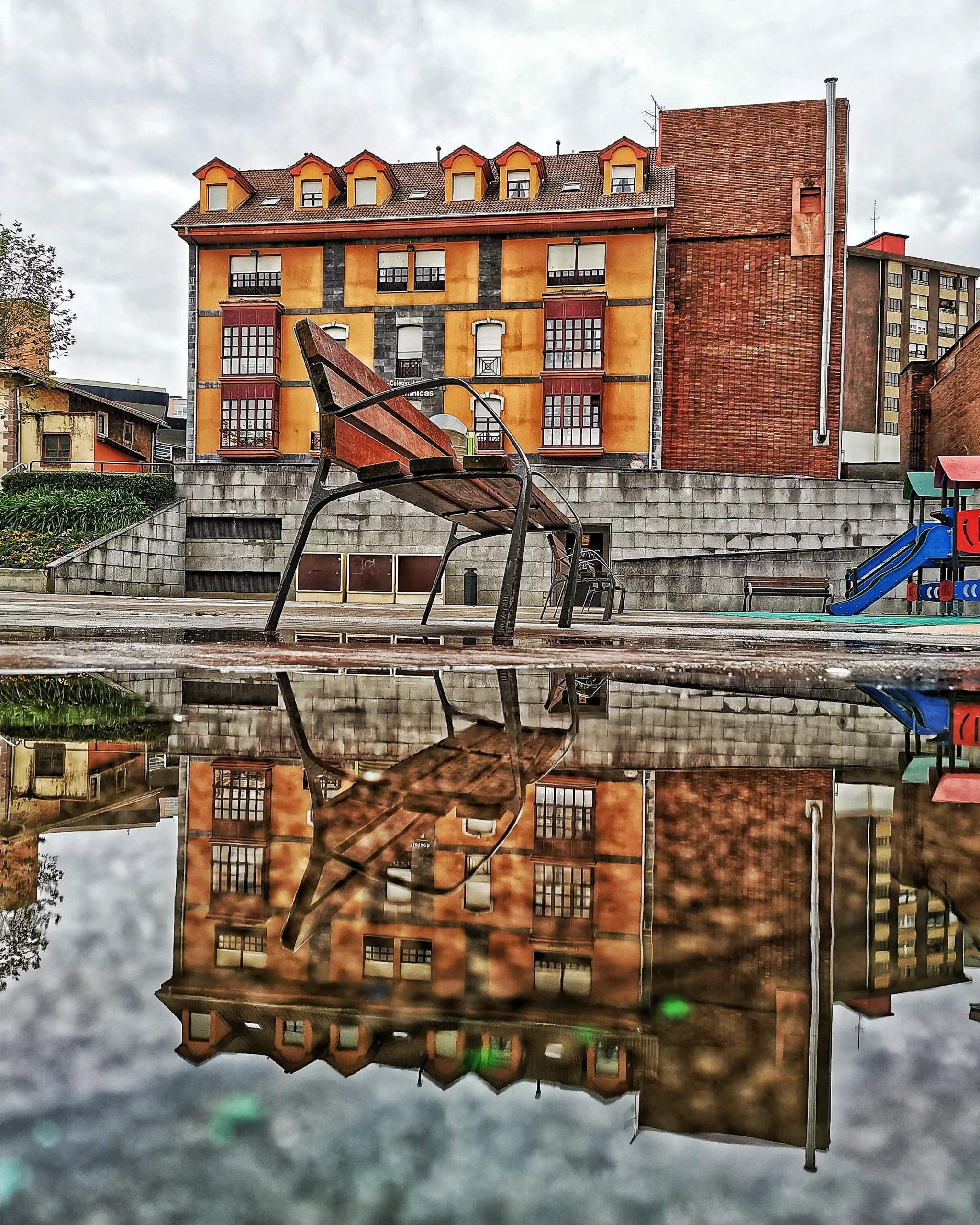 Reflejos Burtzeña 3 – Fotografía creativa móvil en Barakaldo | Ibarakaldo