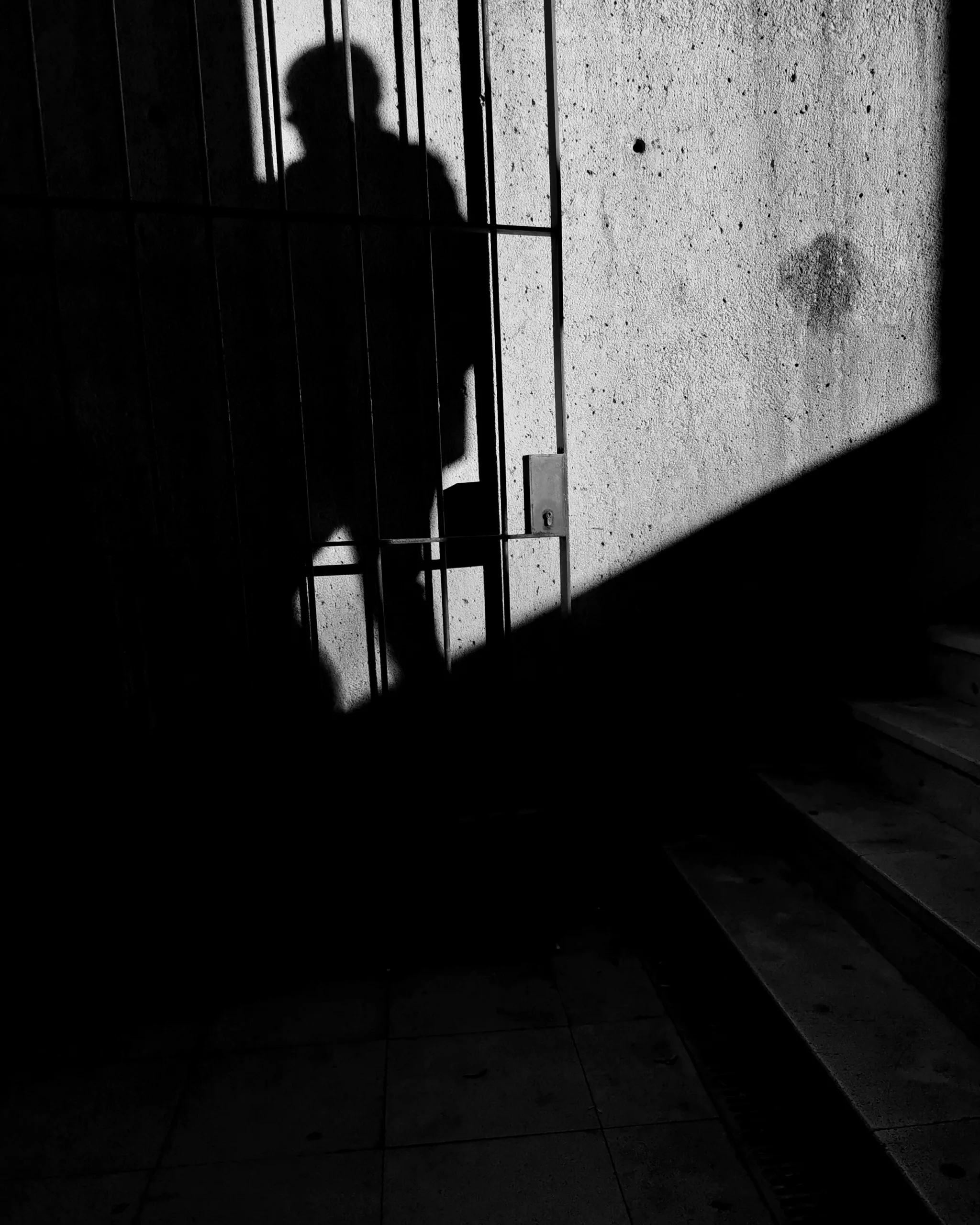 Atrapado en las sombras 4 – Fotografía creativa móvil en Barakaldo | Ibarakaldo