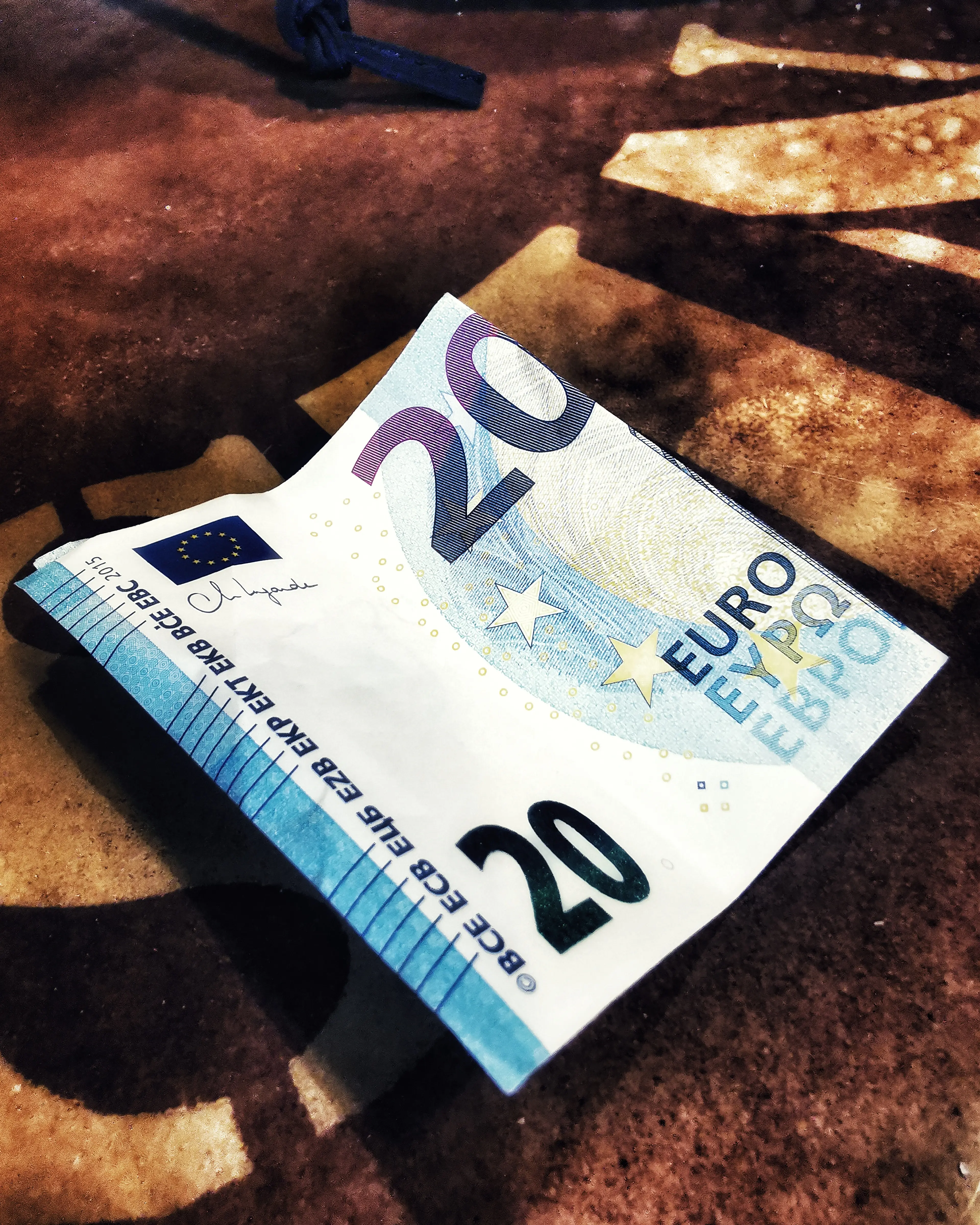 Money money money… – Fotografía creativa móvil en Barakaldo | Ibarakaldo