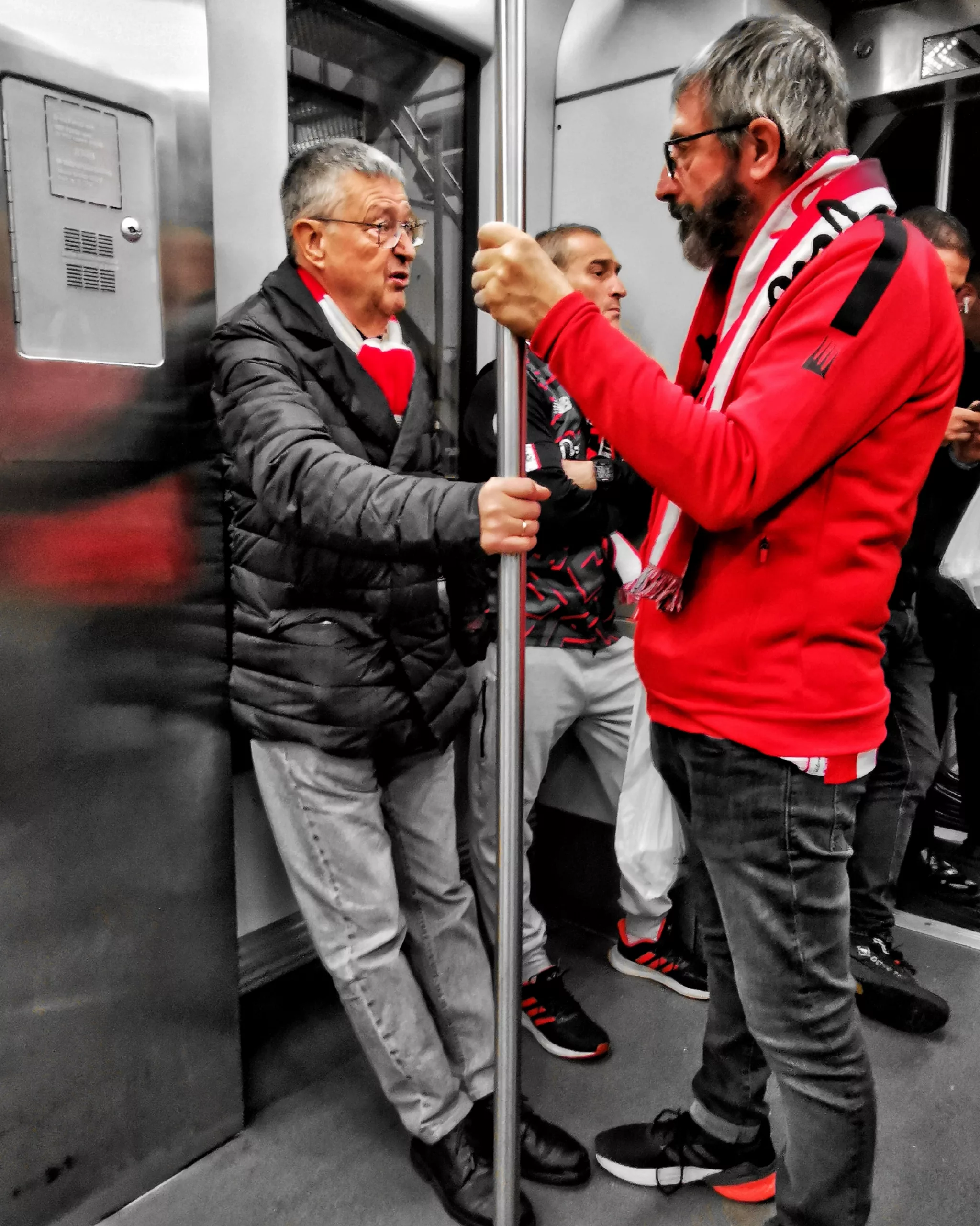 GOAZEN Athletic … A lo bajini…   |  Historias Urbanas en el Metro | Fotografia Creativa movil Ibarakaldo