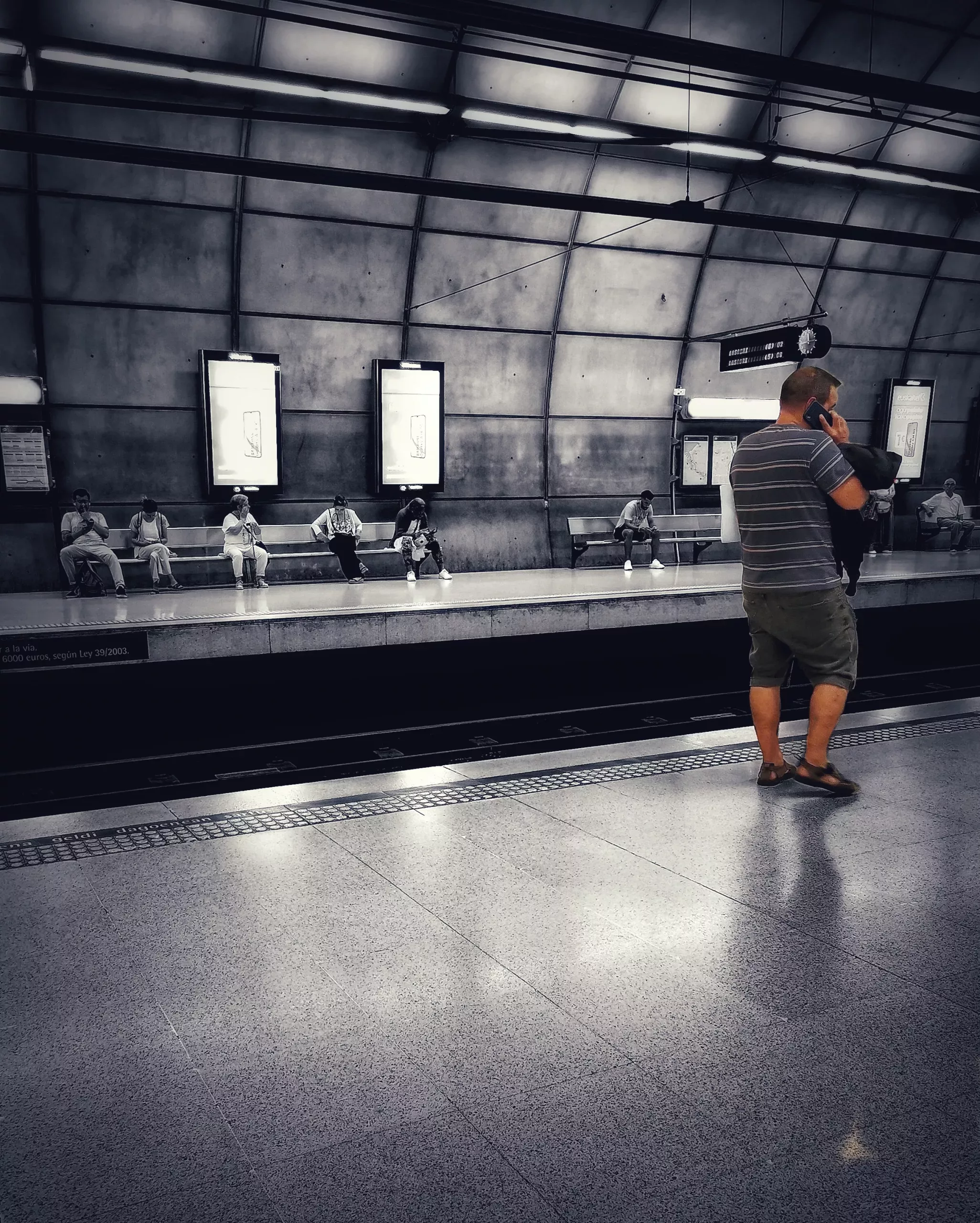 Jende – Gente 71  |  Historias Urbanas en el Metro | Fotografia Creativa movil Ibarakaldo