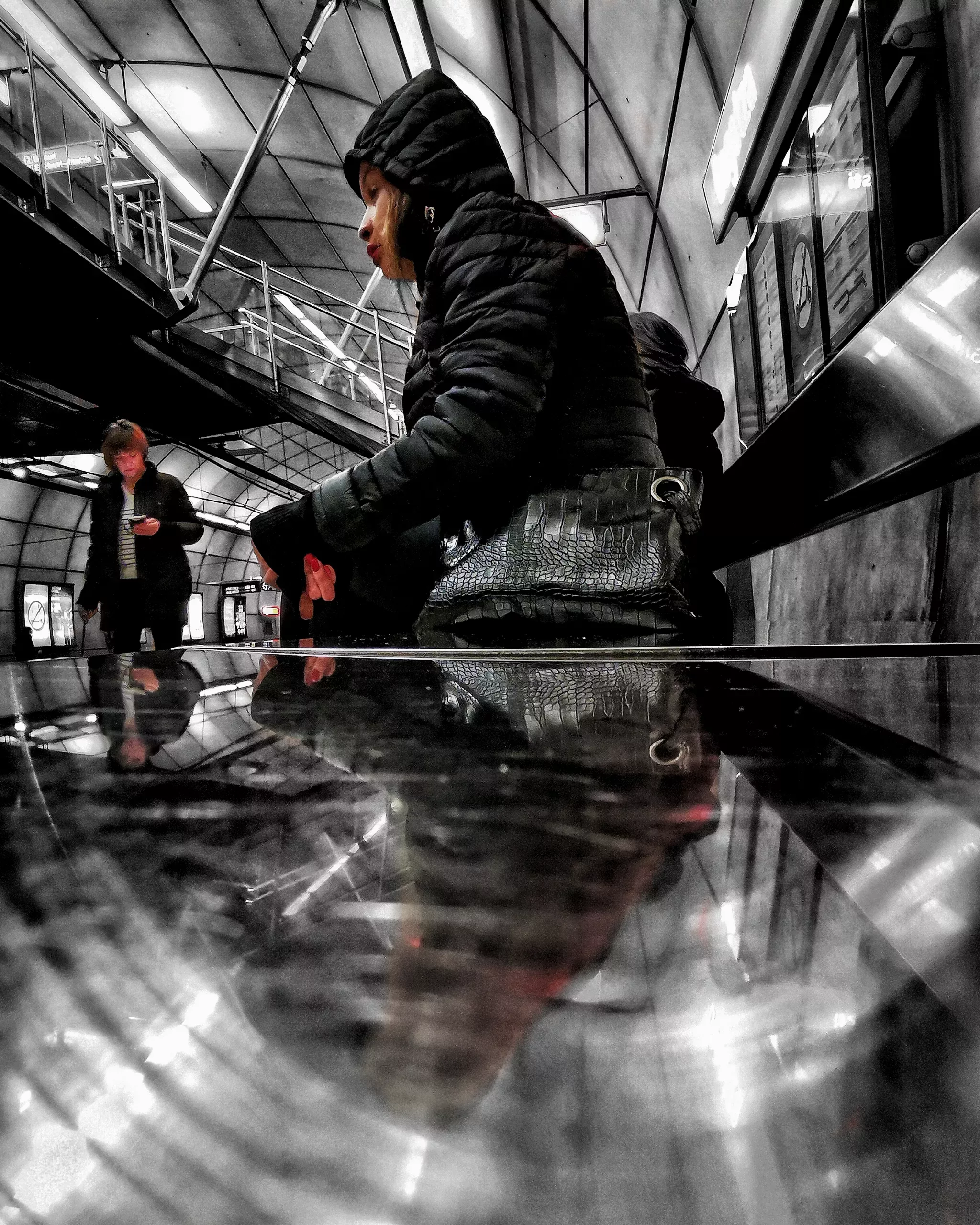 Destacar 2  |  Historias Urbanas en el Metro | Fotografia Creativa movil Ibarakaldo