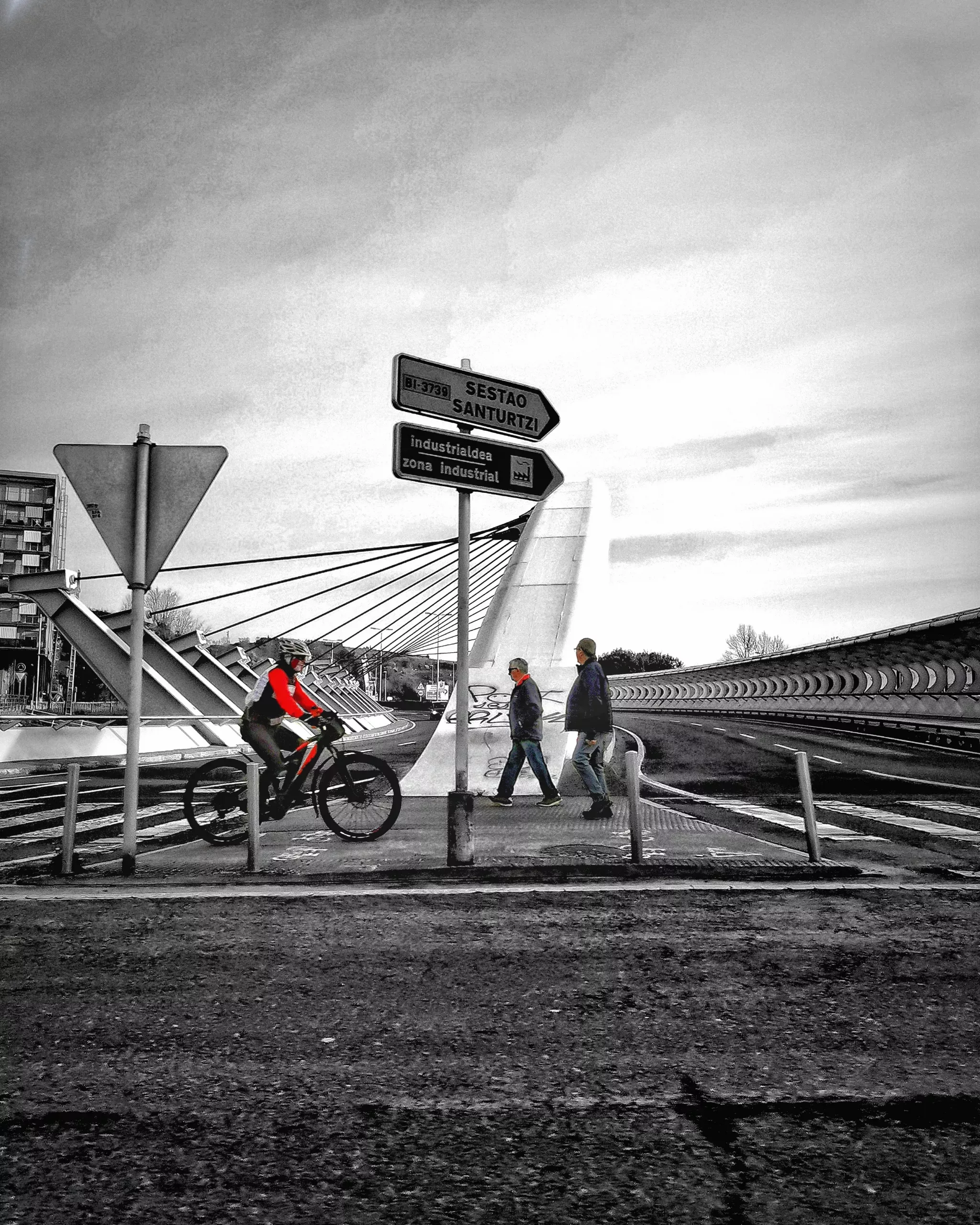 Urban Walker 3…. | Momentos Splash. Fotografía Creativa Ibarakaldo