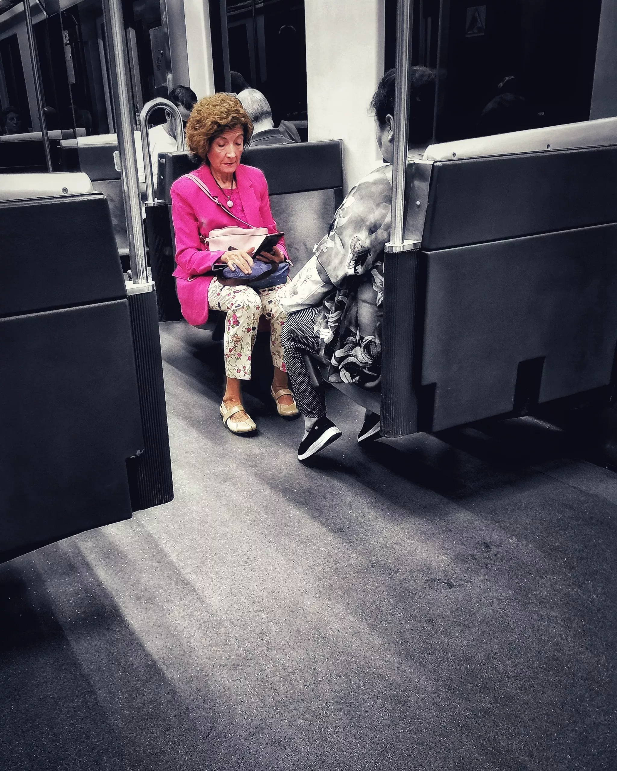 Jende – Gente 74  |  Historias Urbanas en el Metro | Fotografia Creativa movil Ibarakaldo