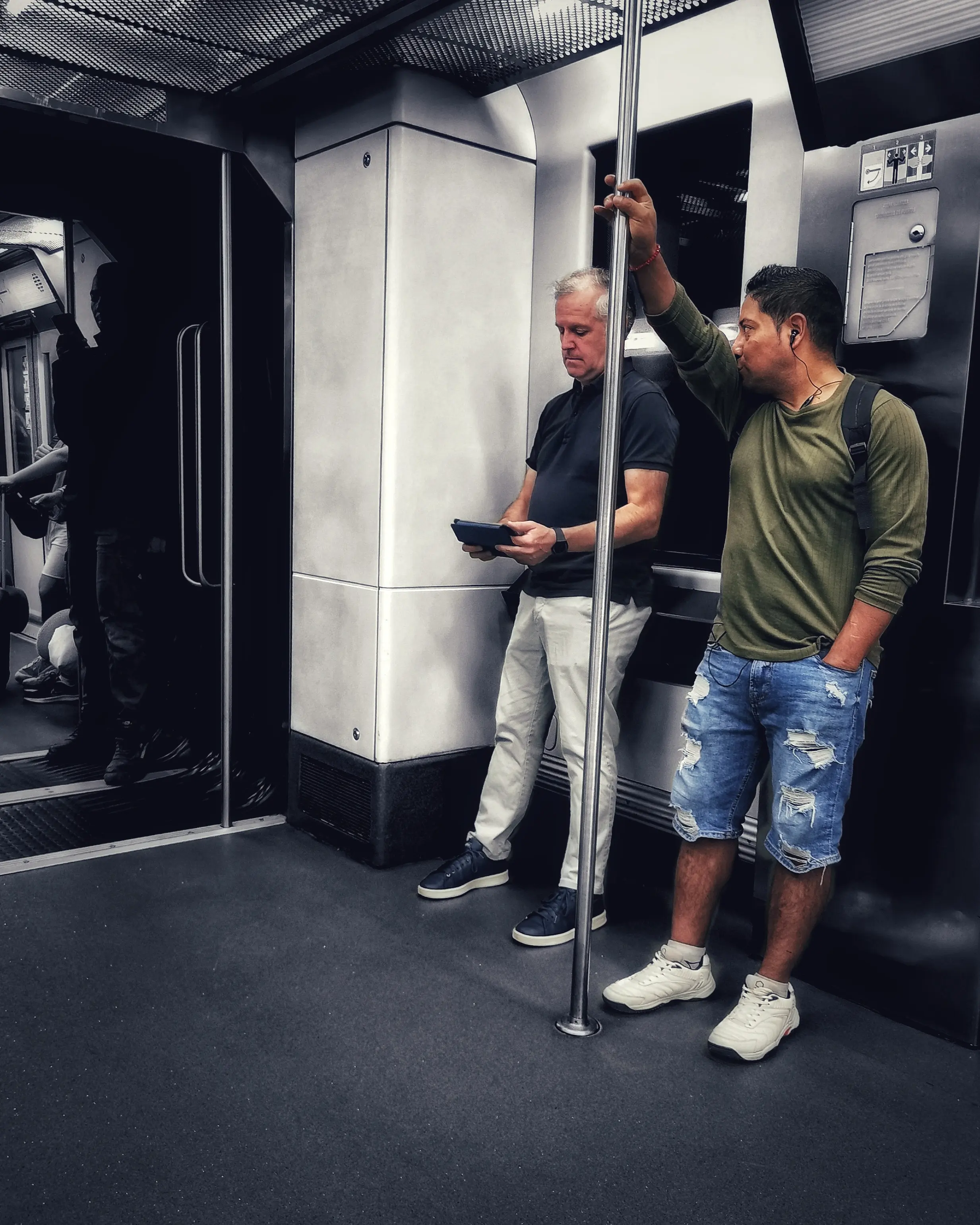 Jende – Gente 76   |  Historias Urbanas en el Metro | Fotografia Creativa movil Ibarakaldo