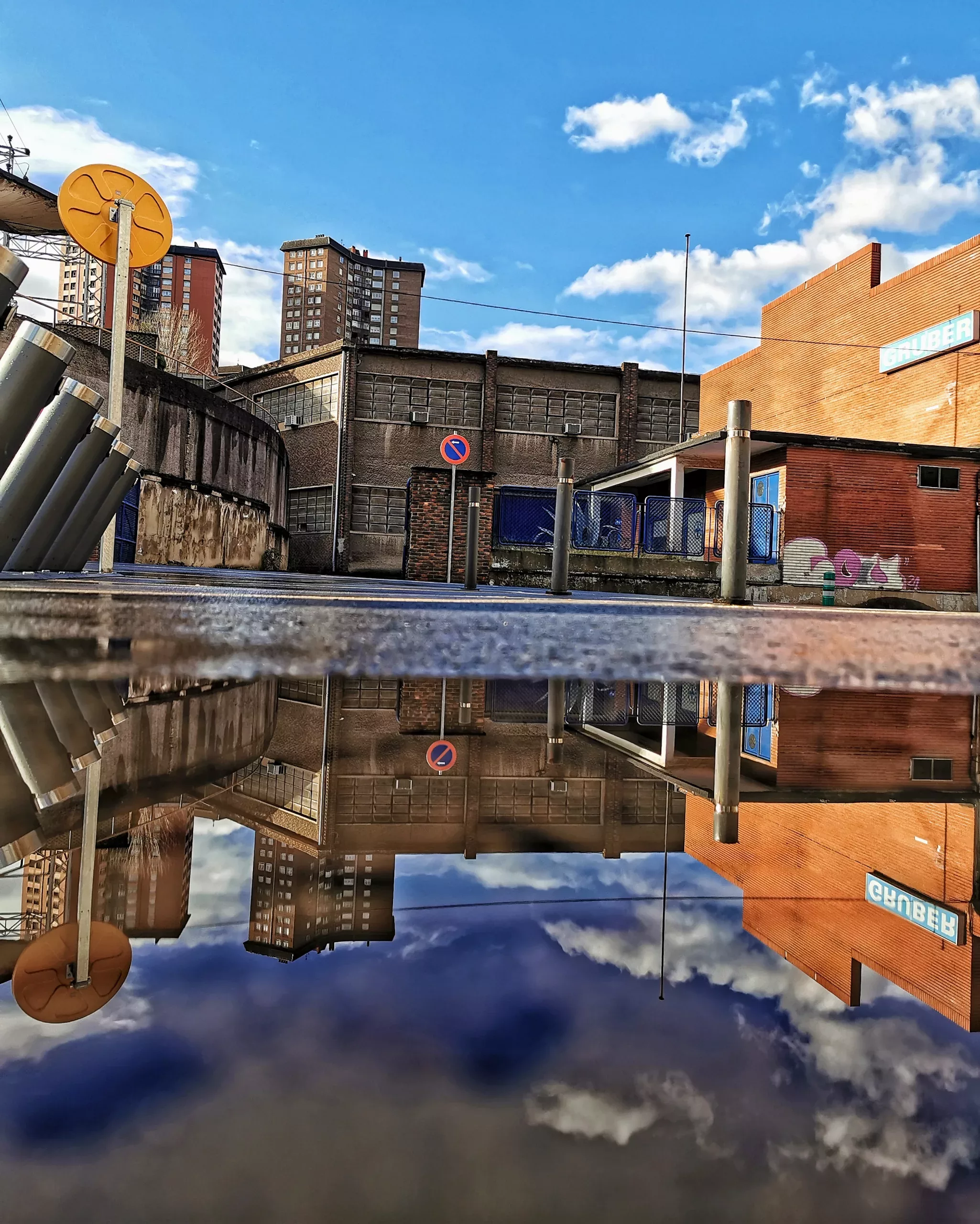 Reflejos Burtzeña 4 – Fotografía creativa móvil en Bilbao | Ibarakaldo