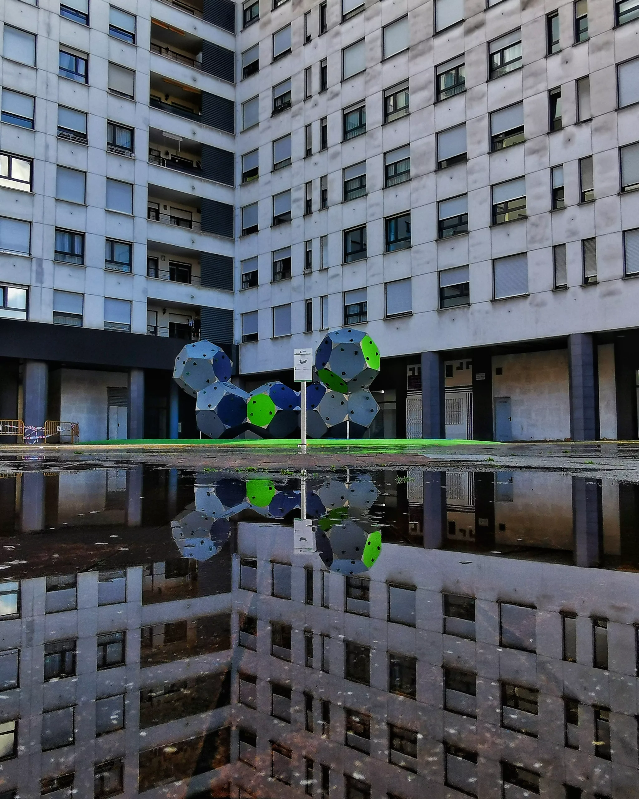 Reflejos Burtzeña 4 – Fotografía creativa móvil en Bilbao | Ibarakaldo
