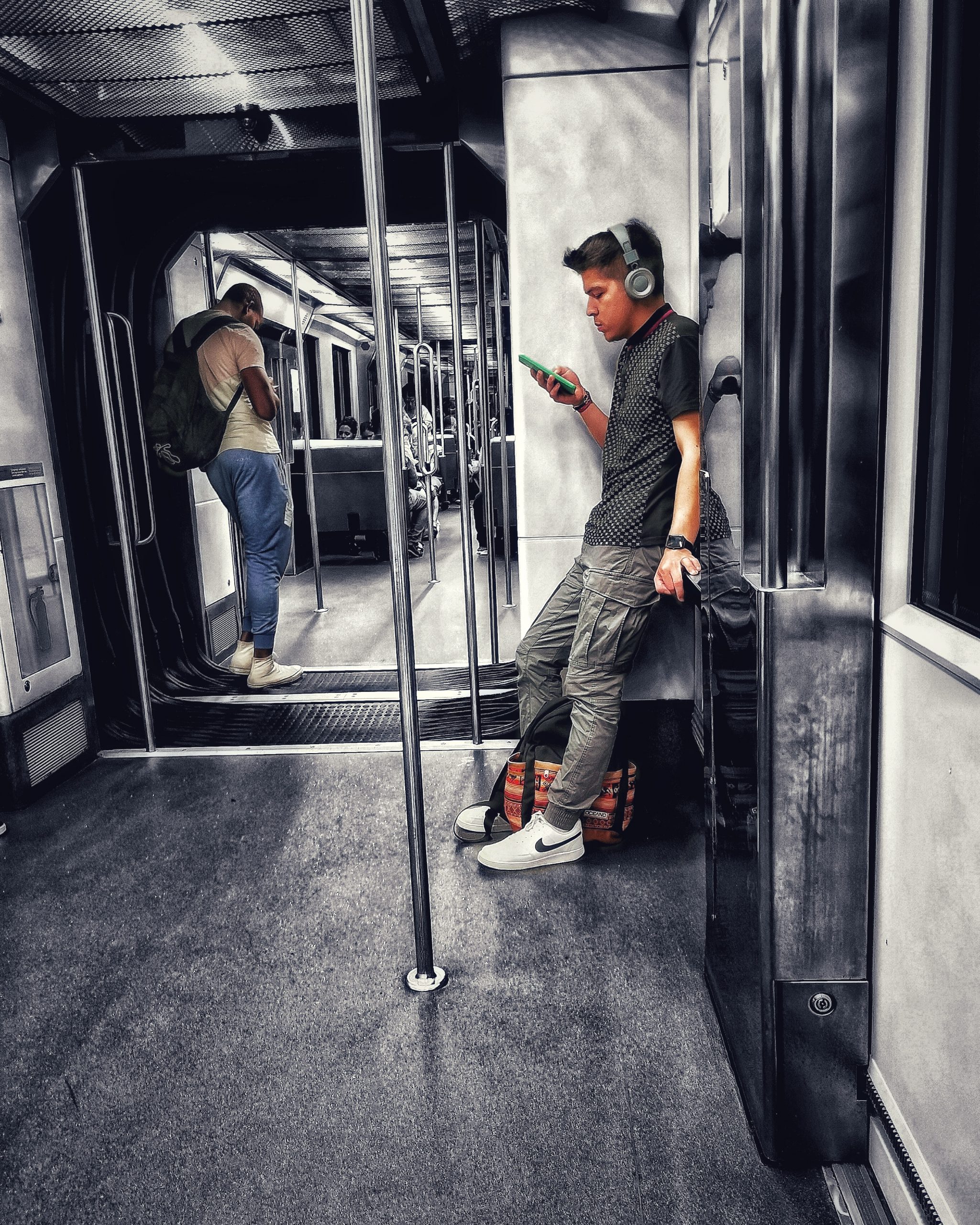 Jende – Gente 83   |  Historias Urbanas en el Metro | Fotografia Creativa movil Ibarakaldo