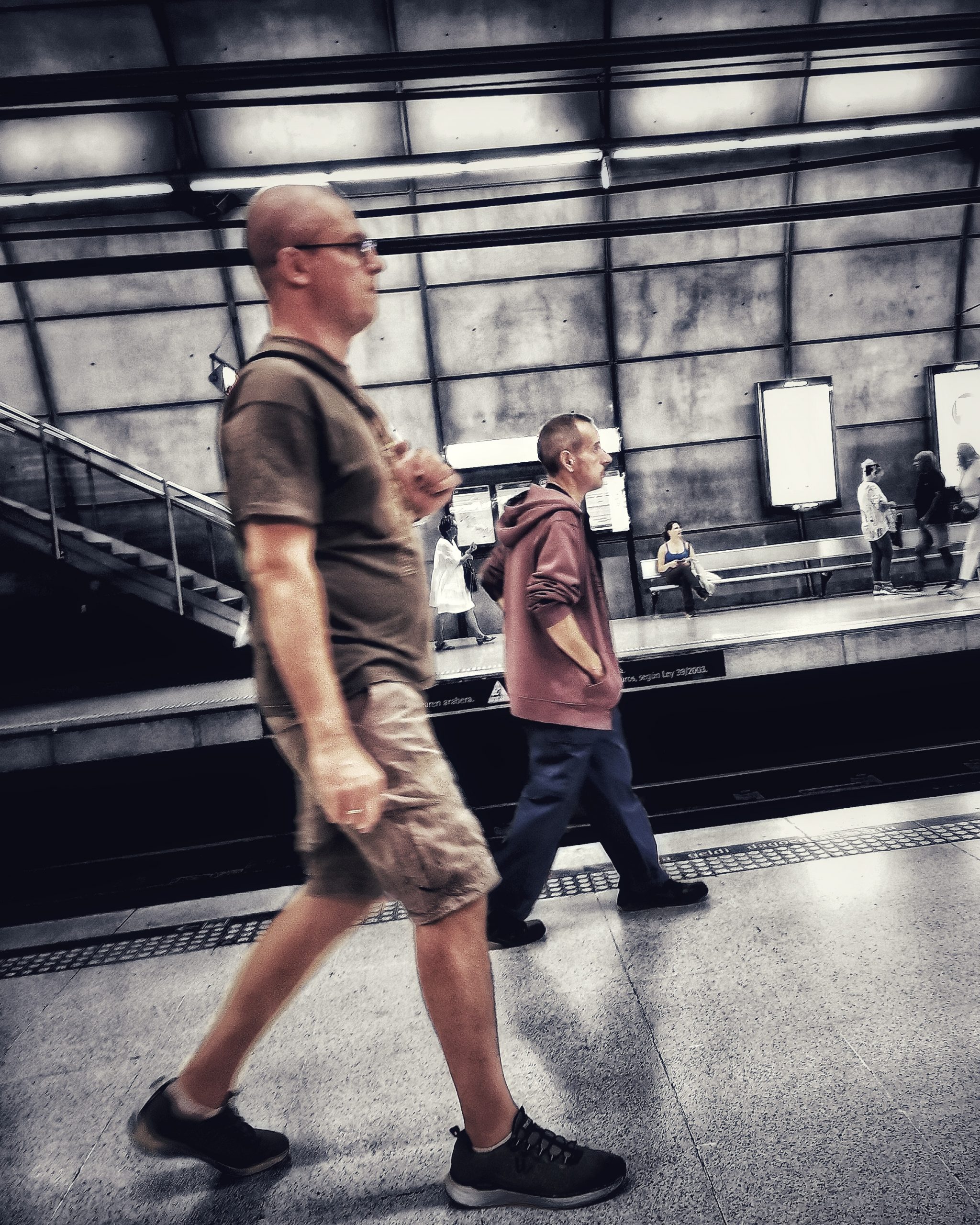Jende – Gente 84   |  Historias Urbanas en el Metro | Fotografia Creativa movil Ibarakaldo