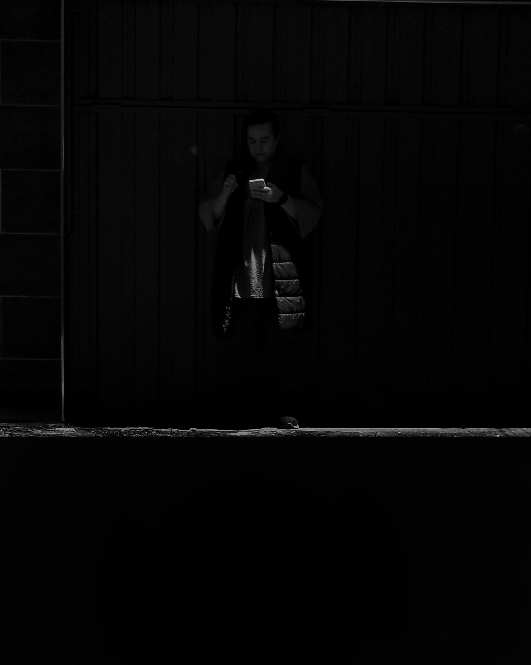 Oculto en las Sombras – Fotografía creativa móvil en Barakaldo | Ibarakaldo