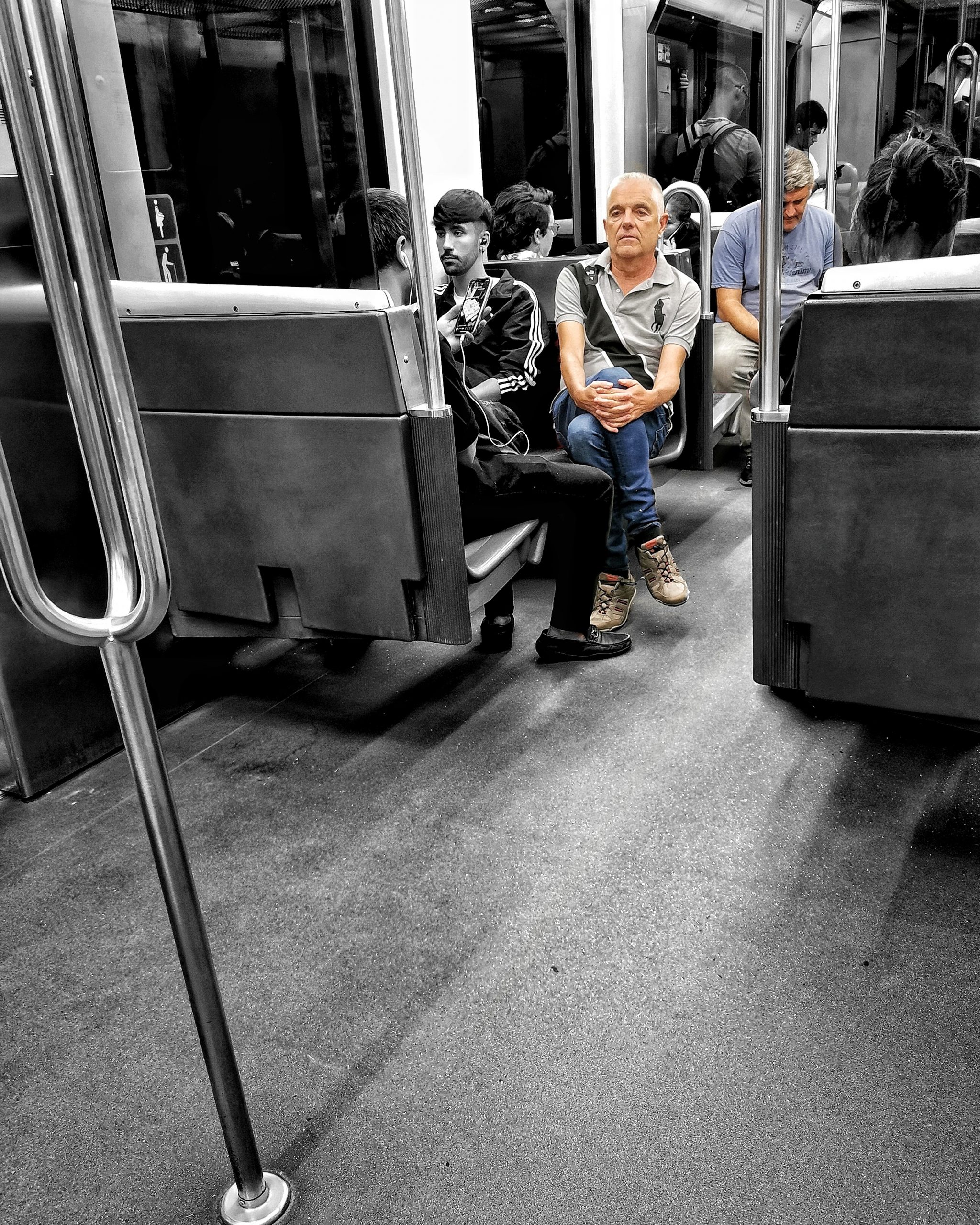 Jende – Gente 89  |  Historias Urbanas en el Metro | Fotografia Creativa movil Ibarakaldo