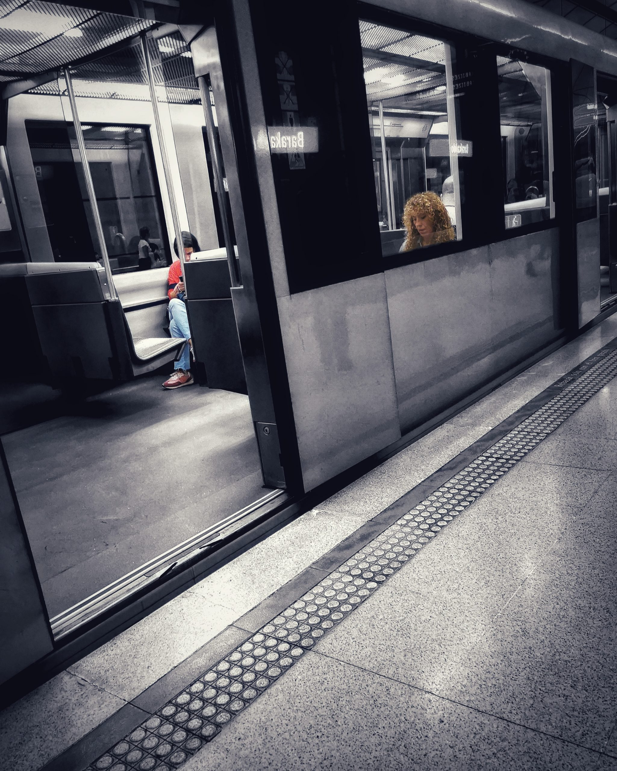 Jende – Gente 90  |  Historias Urbanas en el Metro | Fotografia Creativa movil Ibarakaldo