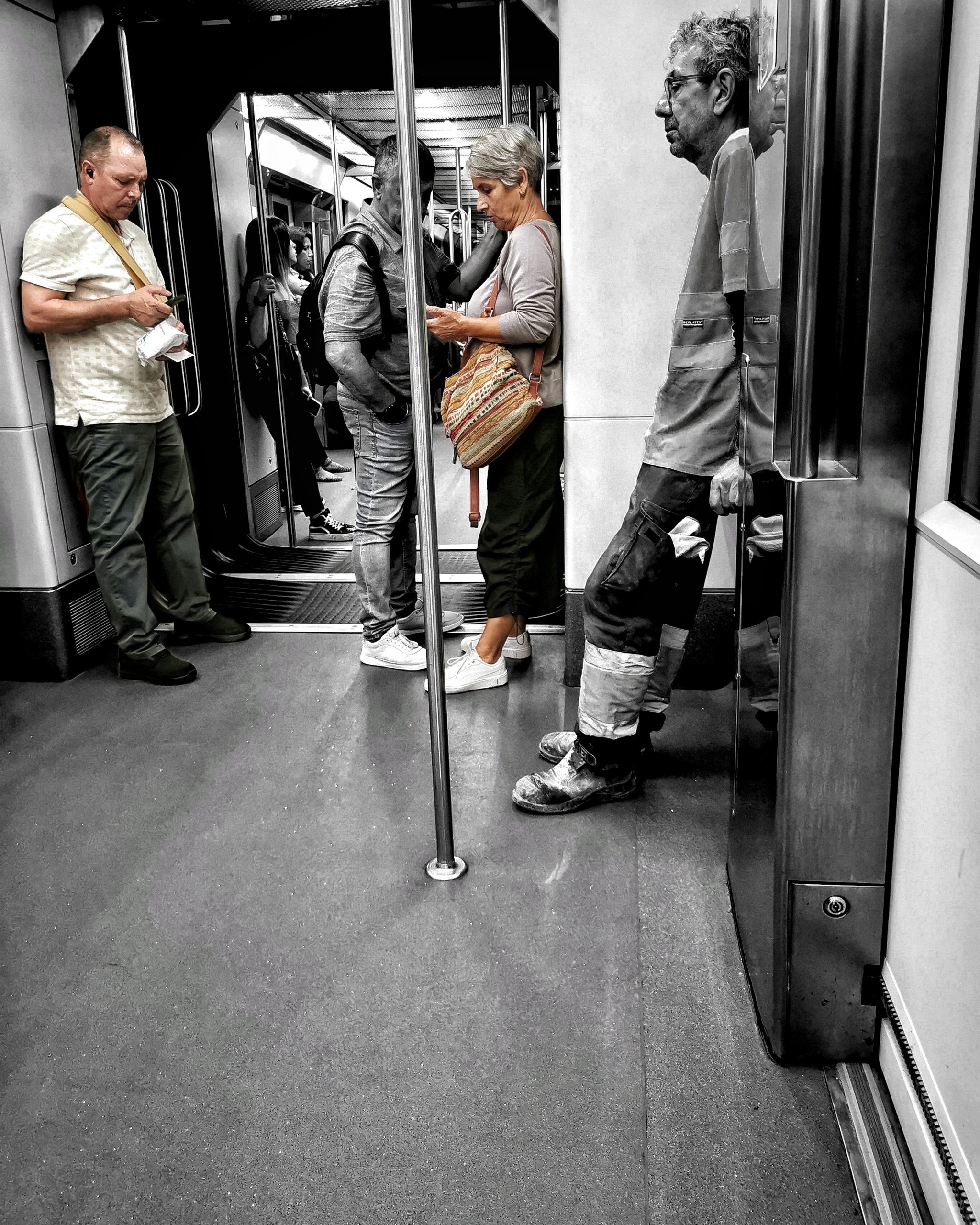 Jende – Gente 91 |  Historias Urbanas en el Metro | Fotografia Creativa movil Ibarakaldo