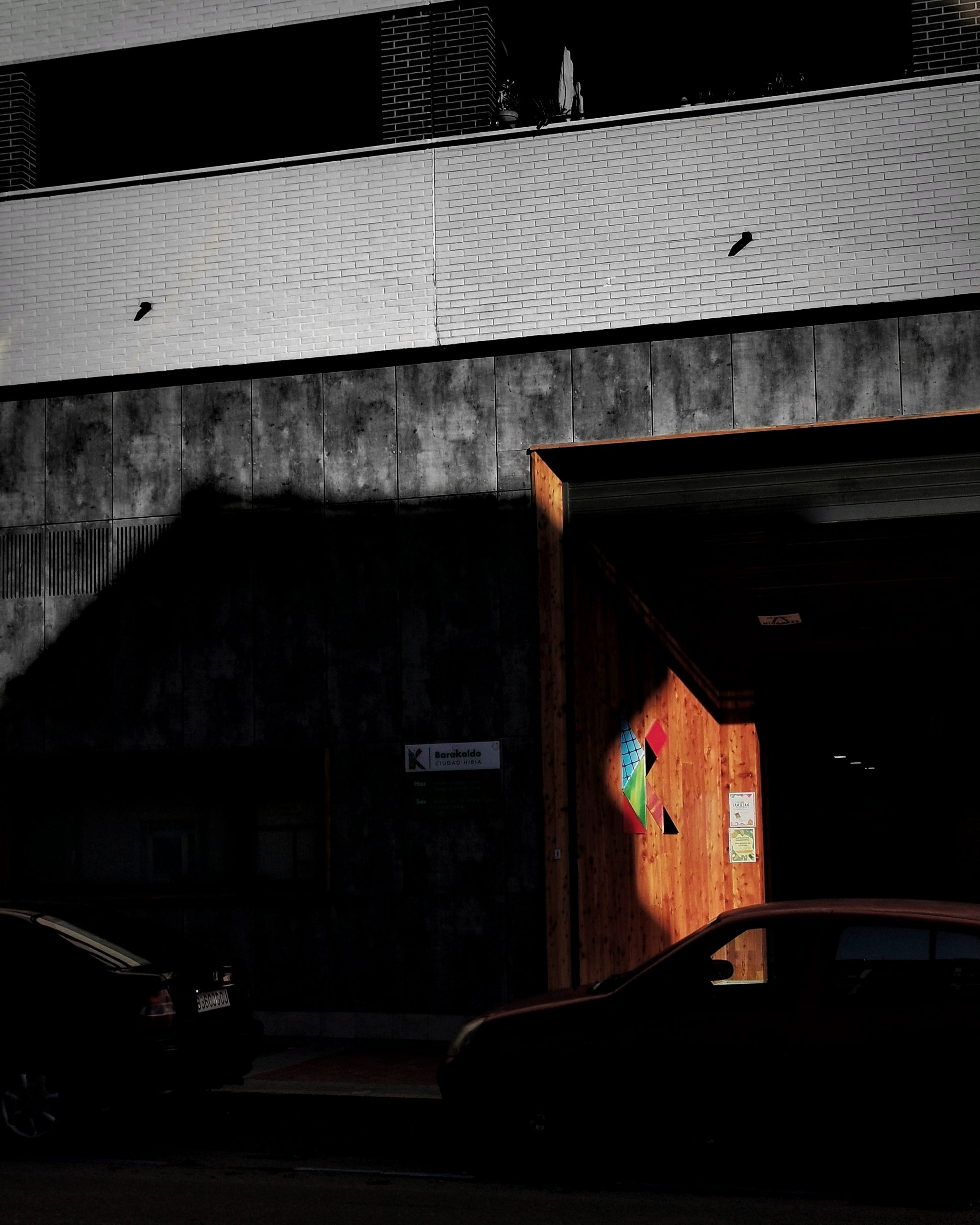 Desaturado Selectivo | Un poco de luz ….  | Momentos Splash (Cut Out). Fotografía Creativa Ibarakaldo