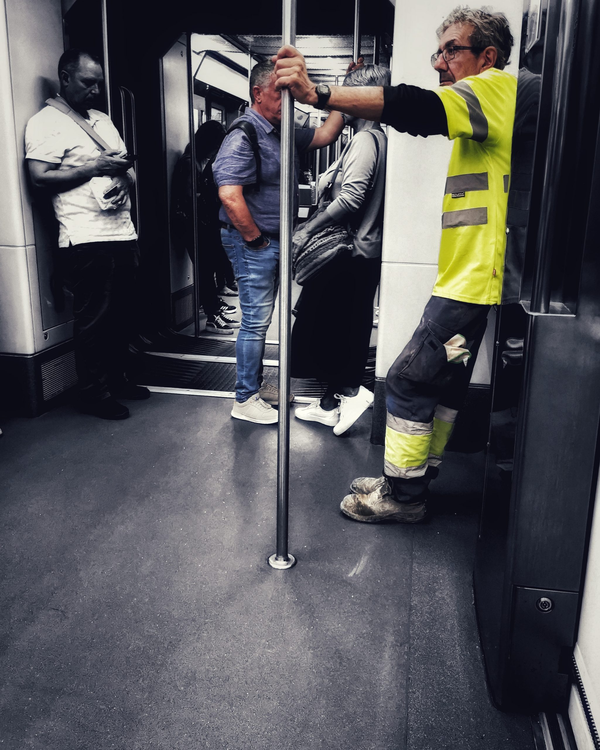 Jende – Gente 99  |  Historias Urbanas en el Metro | Fotografia Creativa movil Ibarakaldo