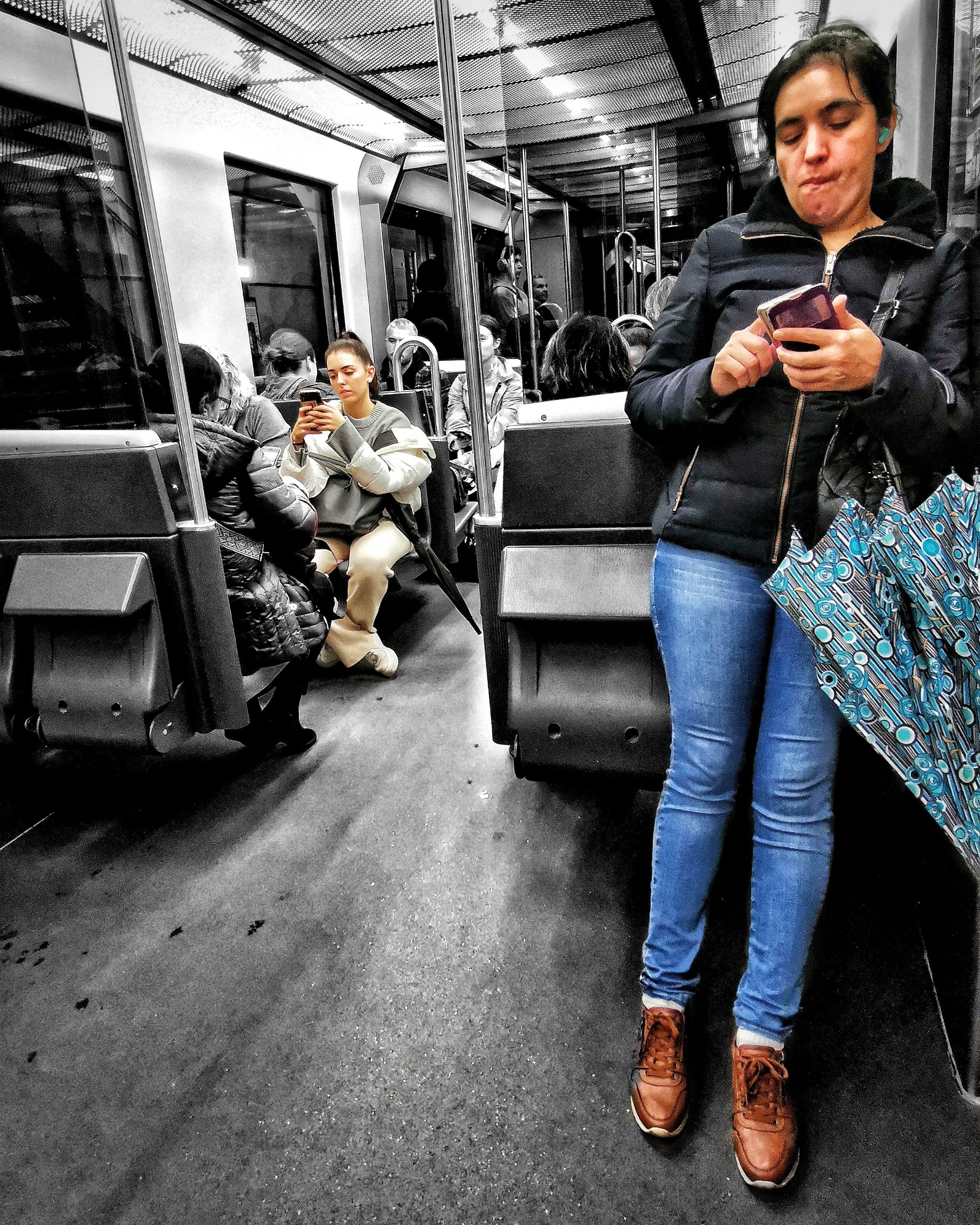 Jende – Gente 101  |  Historias Urbanas en el Metro | Fotografia Creativa movil Ibarakaldo