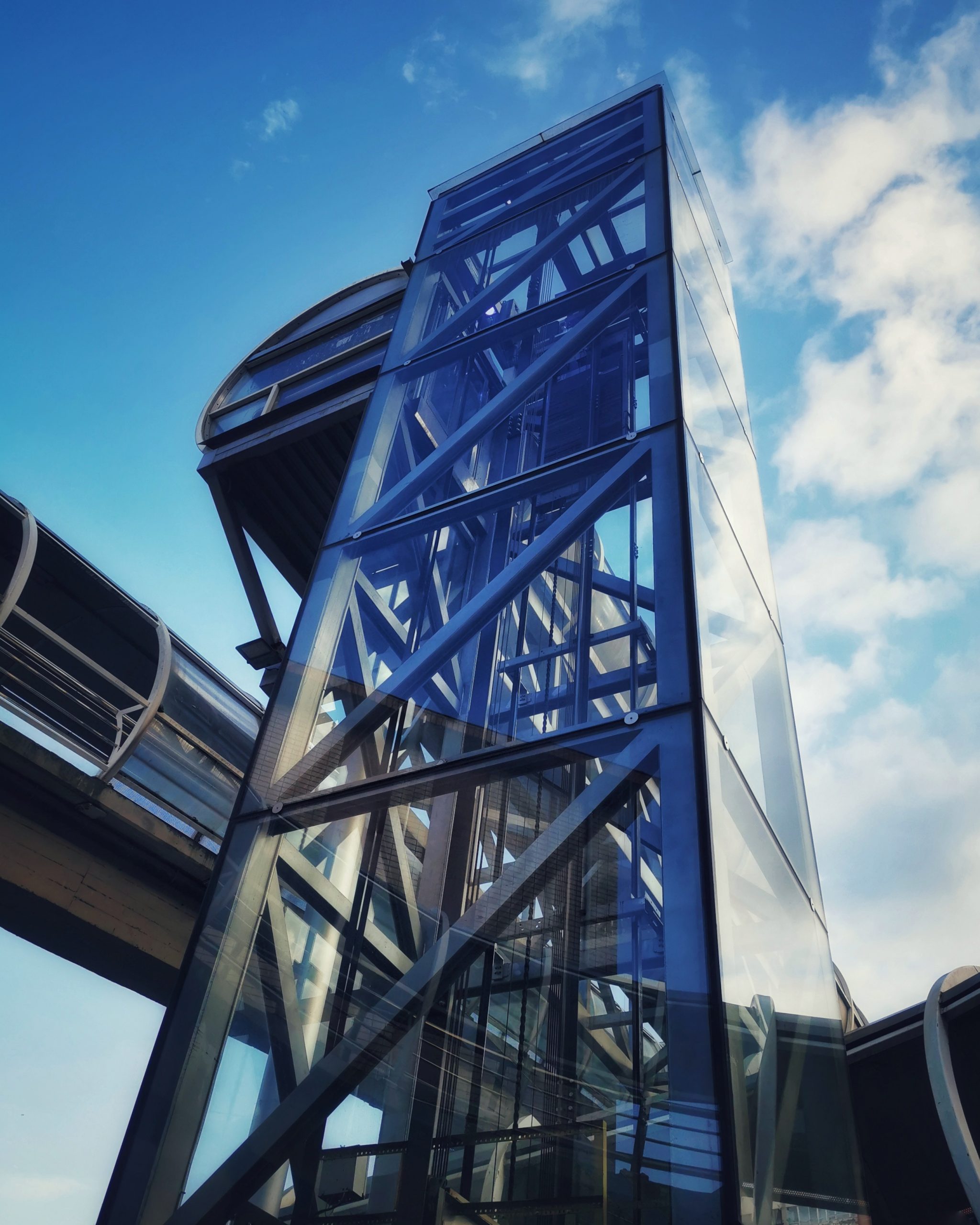 Mirando al cielo 2  – Fotografía creativa móvil en Barakaldo | Ibarakaldo