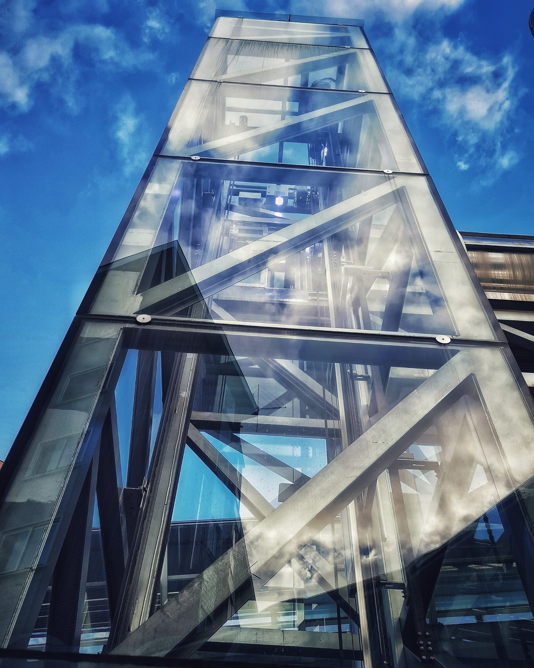 Mirando al cielo – Fotografía creativa móvil en Barakaldo | Ibarakaldo