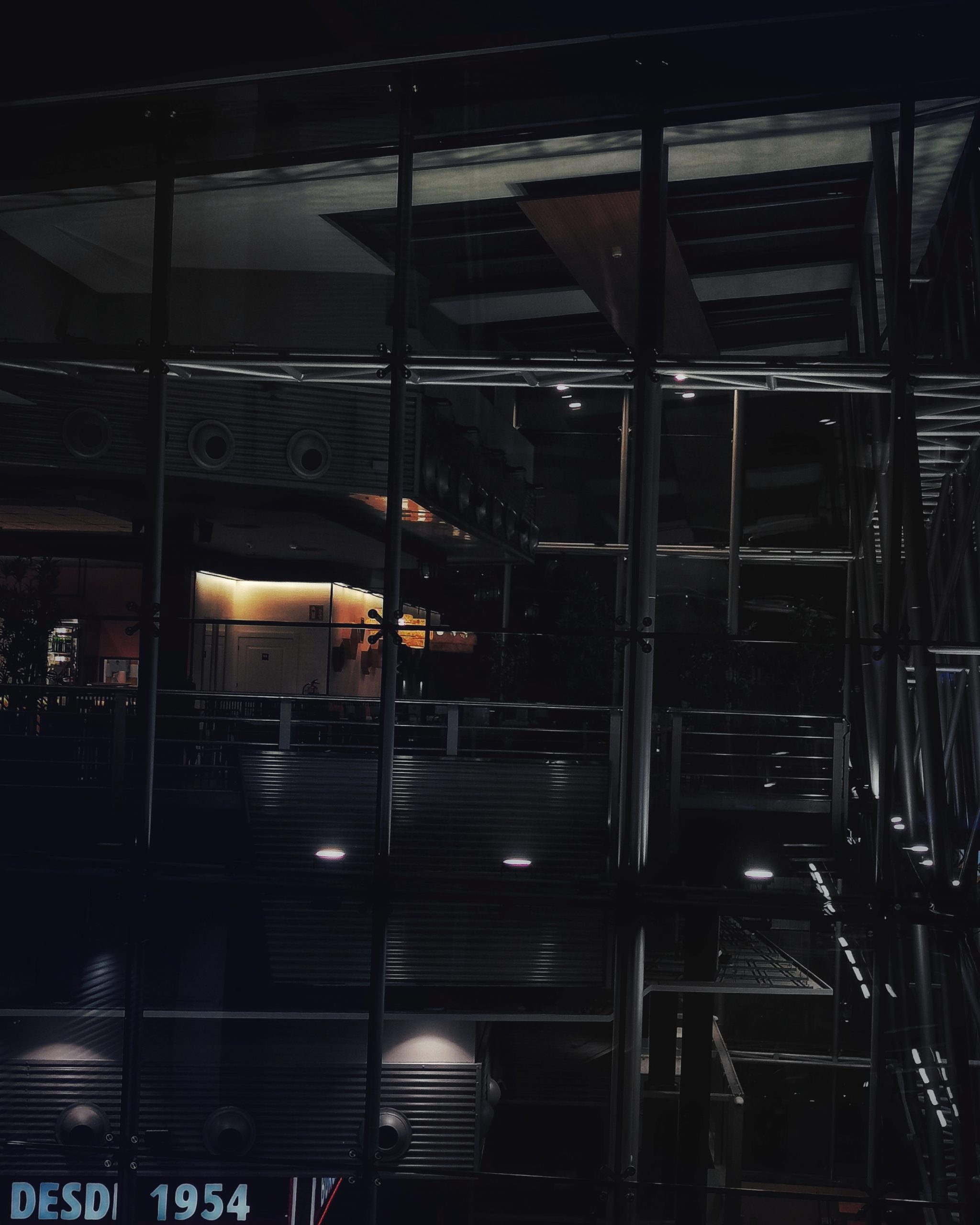 Barakaldo ¿Hay alguiennnn?….. Max Center | Momentos Splash (Cut Out). Fotografía Creativa Ibarakaldo