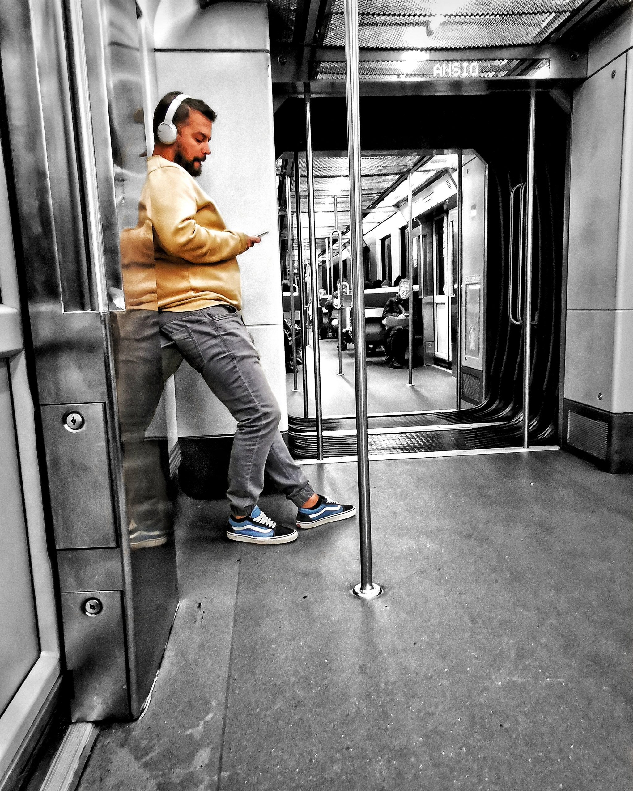 Jende – Gente 106   |  Historias Urbanas en el Metro | Fotografia Creativa movil Ibarakaldo