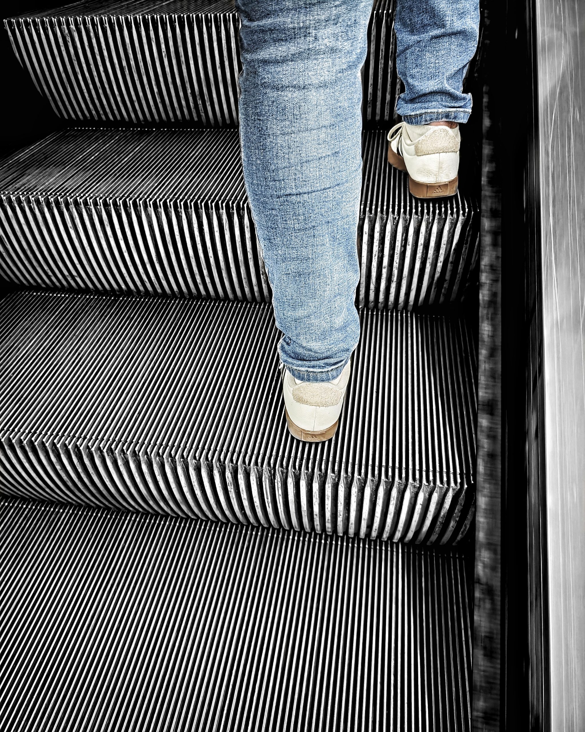 Desaturado Selectivo | Siempre hacia adelante…. 2 | Momentos Splash (Cut Out). Fotografía Creativa Ibarakaldo