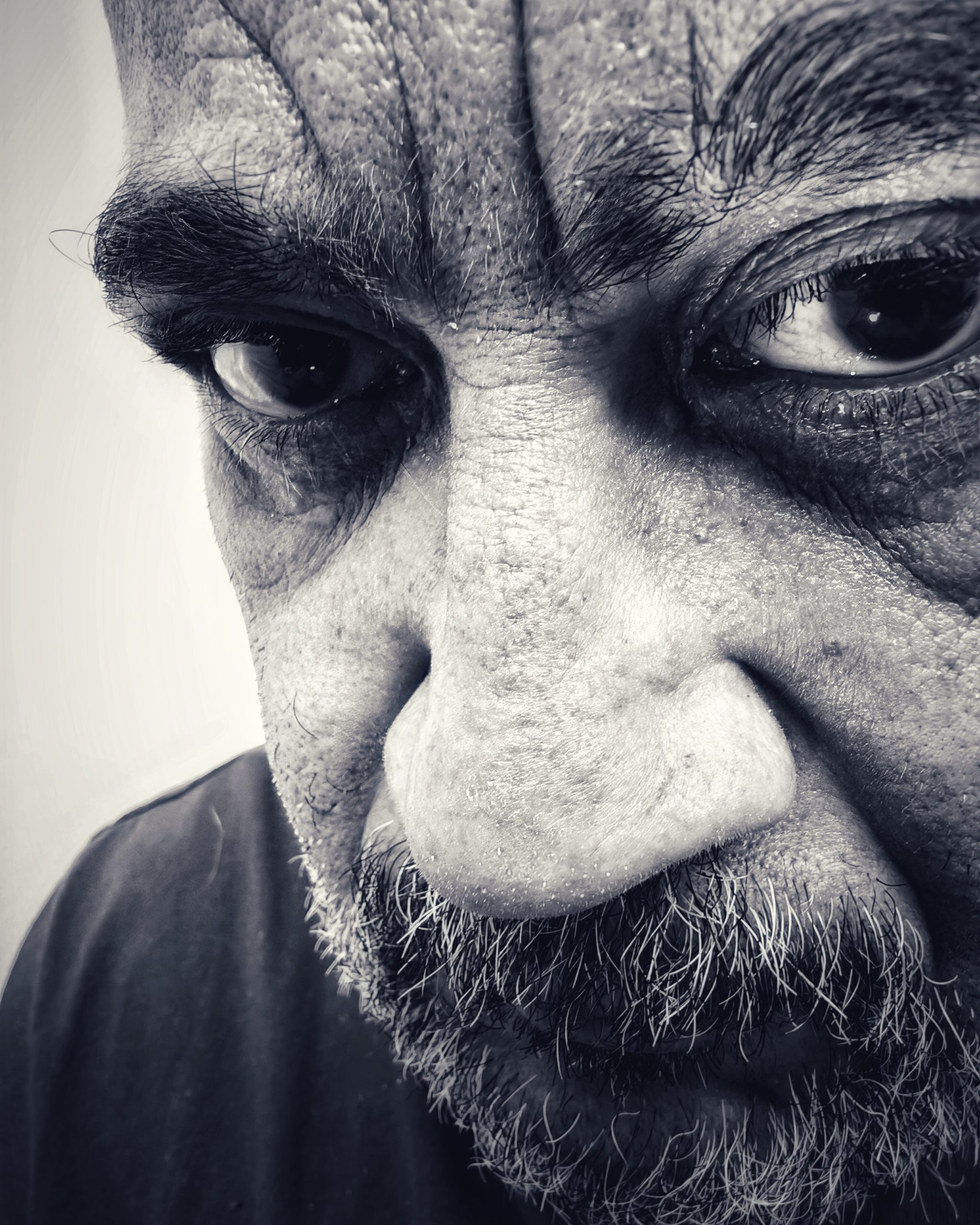 FUNNY. ¿Qué haces?… No así no, al revés…  – Fotografía creativa móvil en Barakaldo | Ibarakaldo