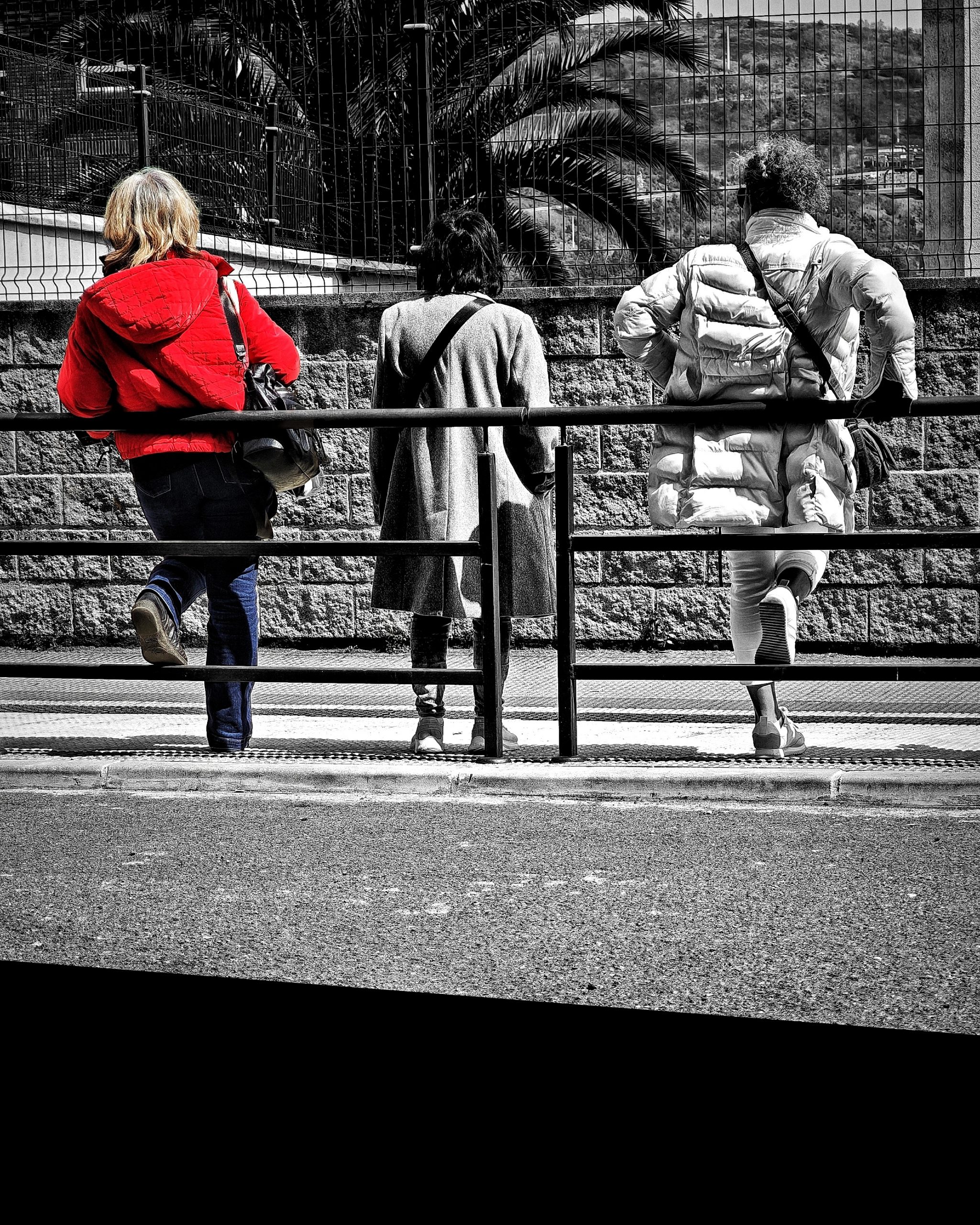 Desaturado Selectivo | Esperando….  | Momentos Splash (Cut Out). Fotografía Creativa Ibarakaldo