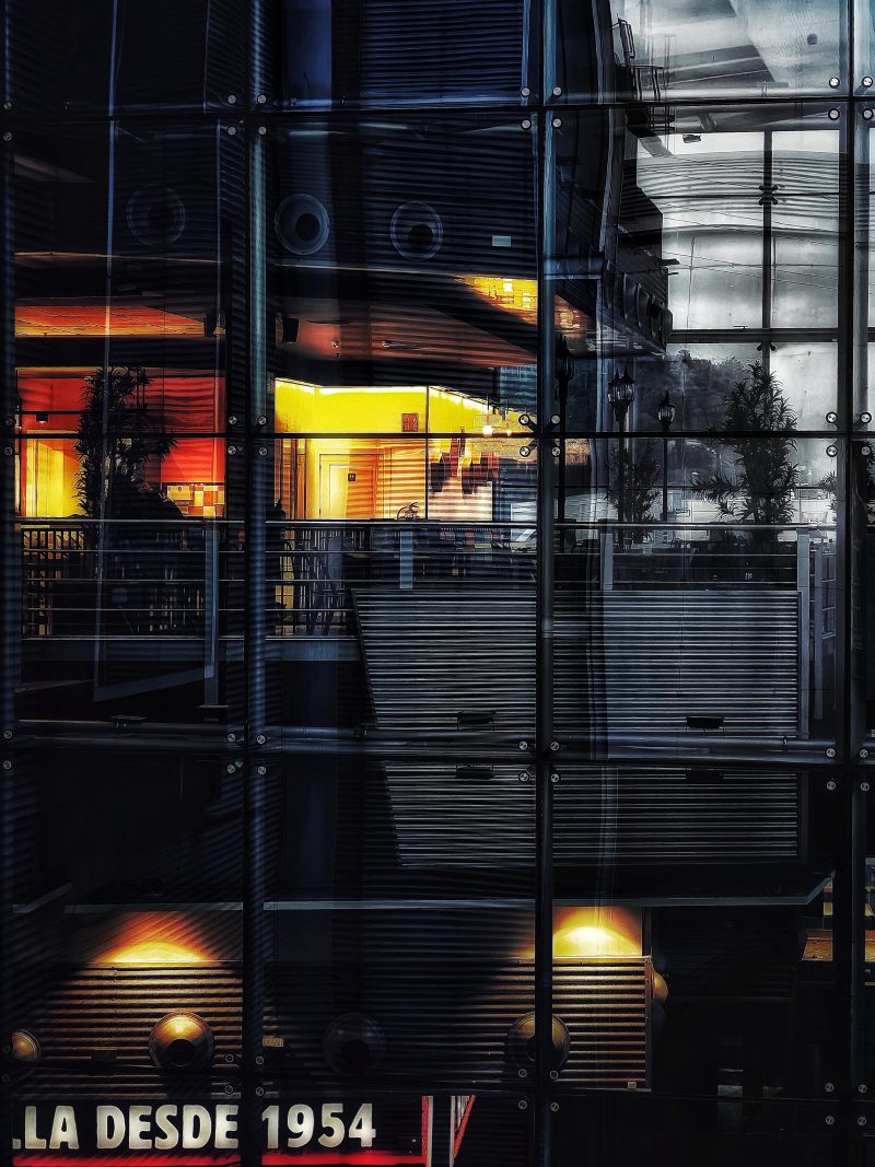 Desaturado Selectivo | La vida con una serie de contrastes….  | Momentos Splash (Cut Out). Fotografía Creativa Ibarakaldo