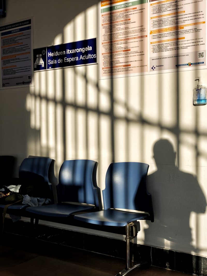 AQUÍ… esperando  – Fotografía creativa móvil en Barakaldo | Ibarakaldo