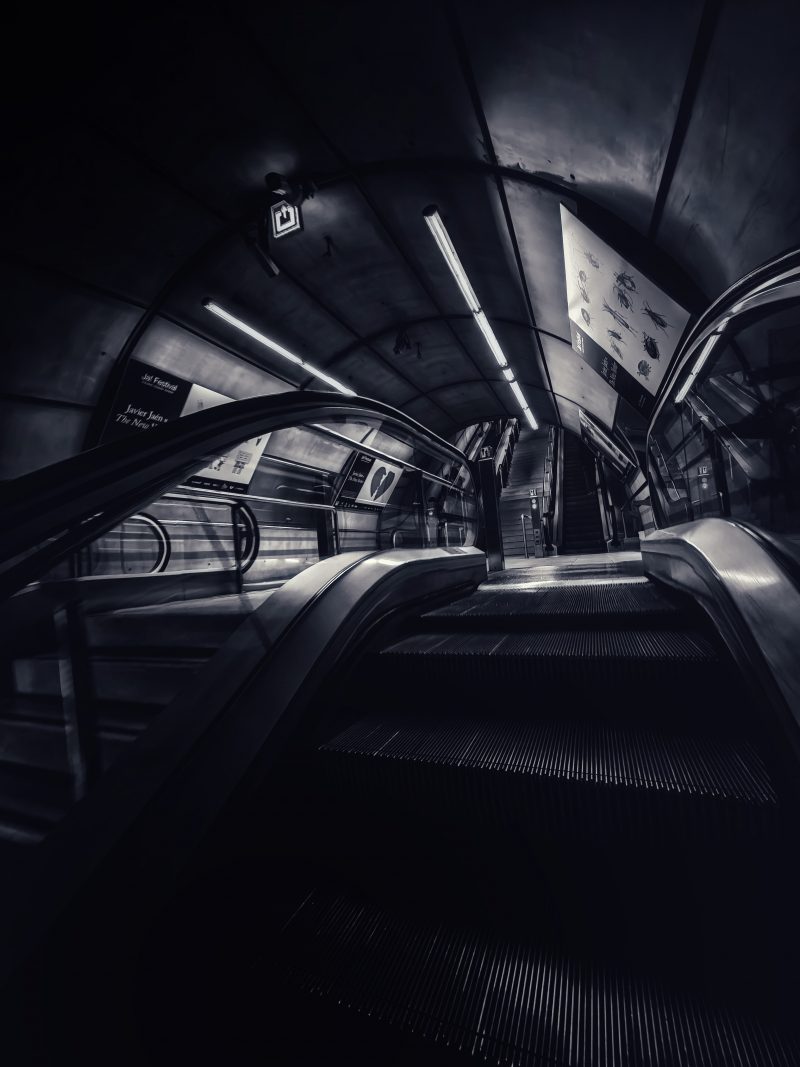 Metro Barakaldo 25 – Silencio Urbano | Fotografía creativa móvil en Barakaldo | Ibarakaldo